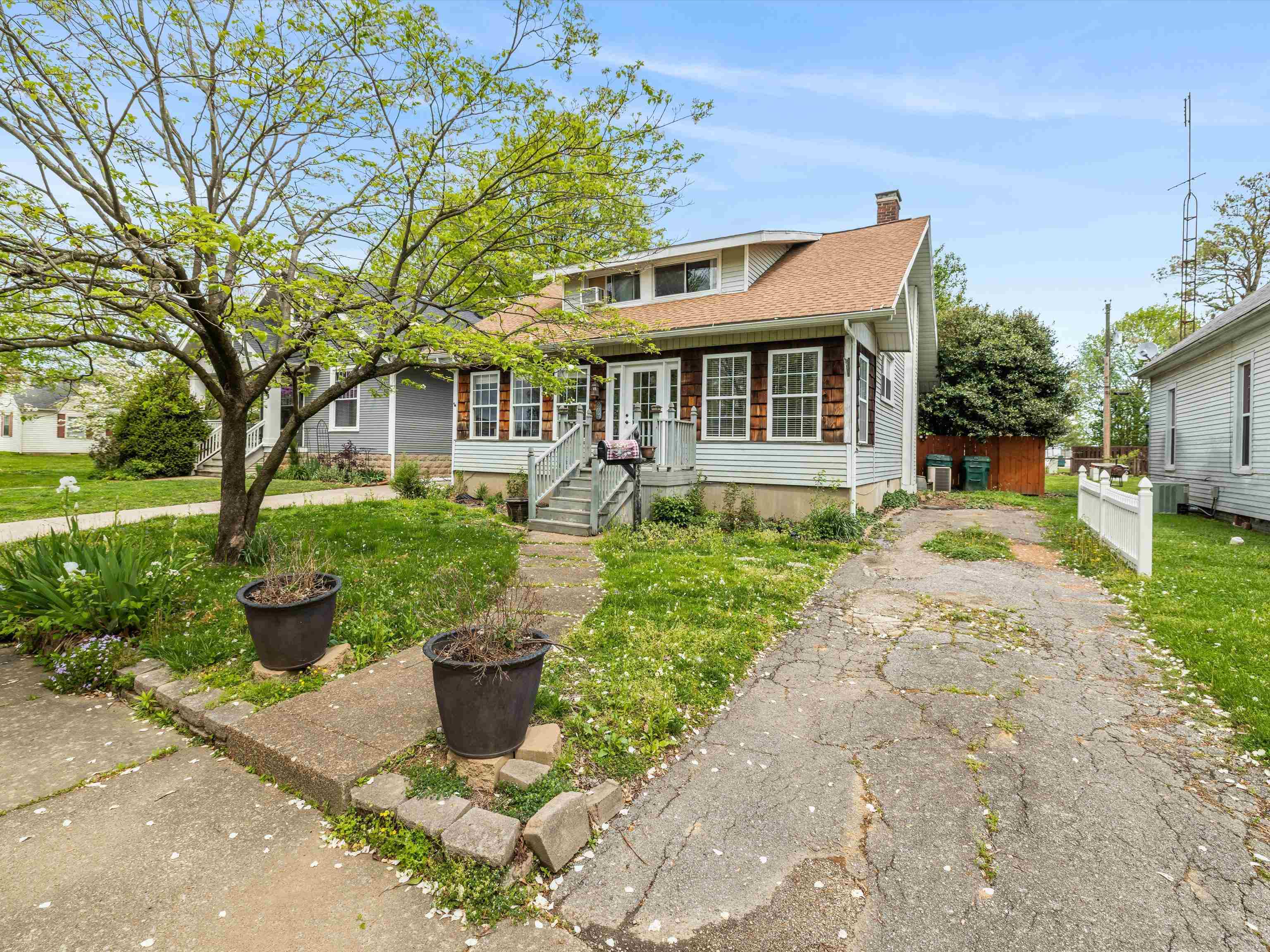 207 E 21st, Owensboro, Kentucky 42301, 4 Bedrooms Bedrooms, ,1 BathroomBathrooms,Single Family Residence,For Sale,E 21st,92002
