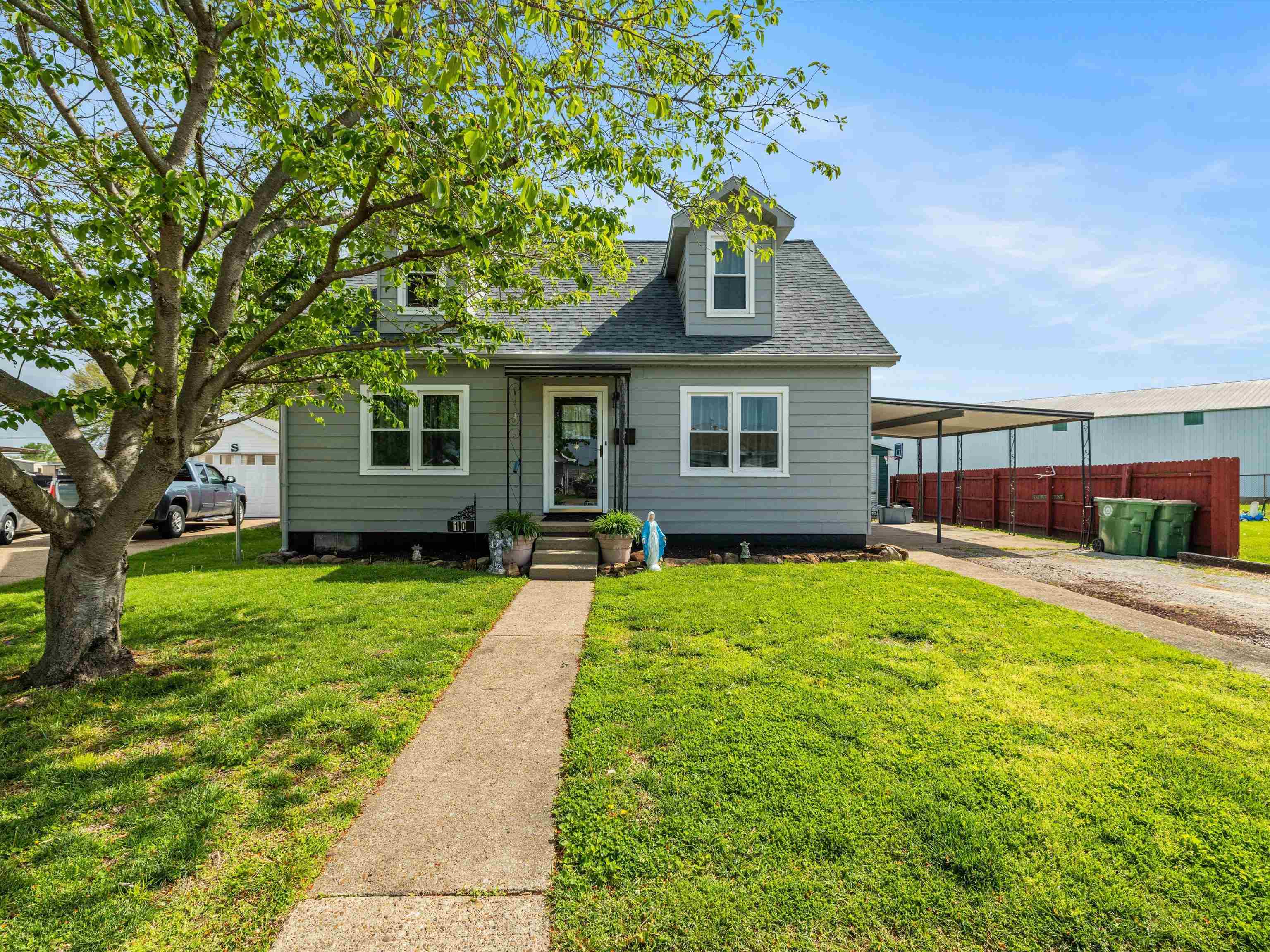 10 Center Circle, Henderson, Kentucky 42420, 4 Bedrooms Bedrooms, ,2 BathroomsBathrooms,Single Family Residence,For Sale,Center Circle,92009