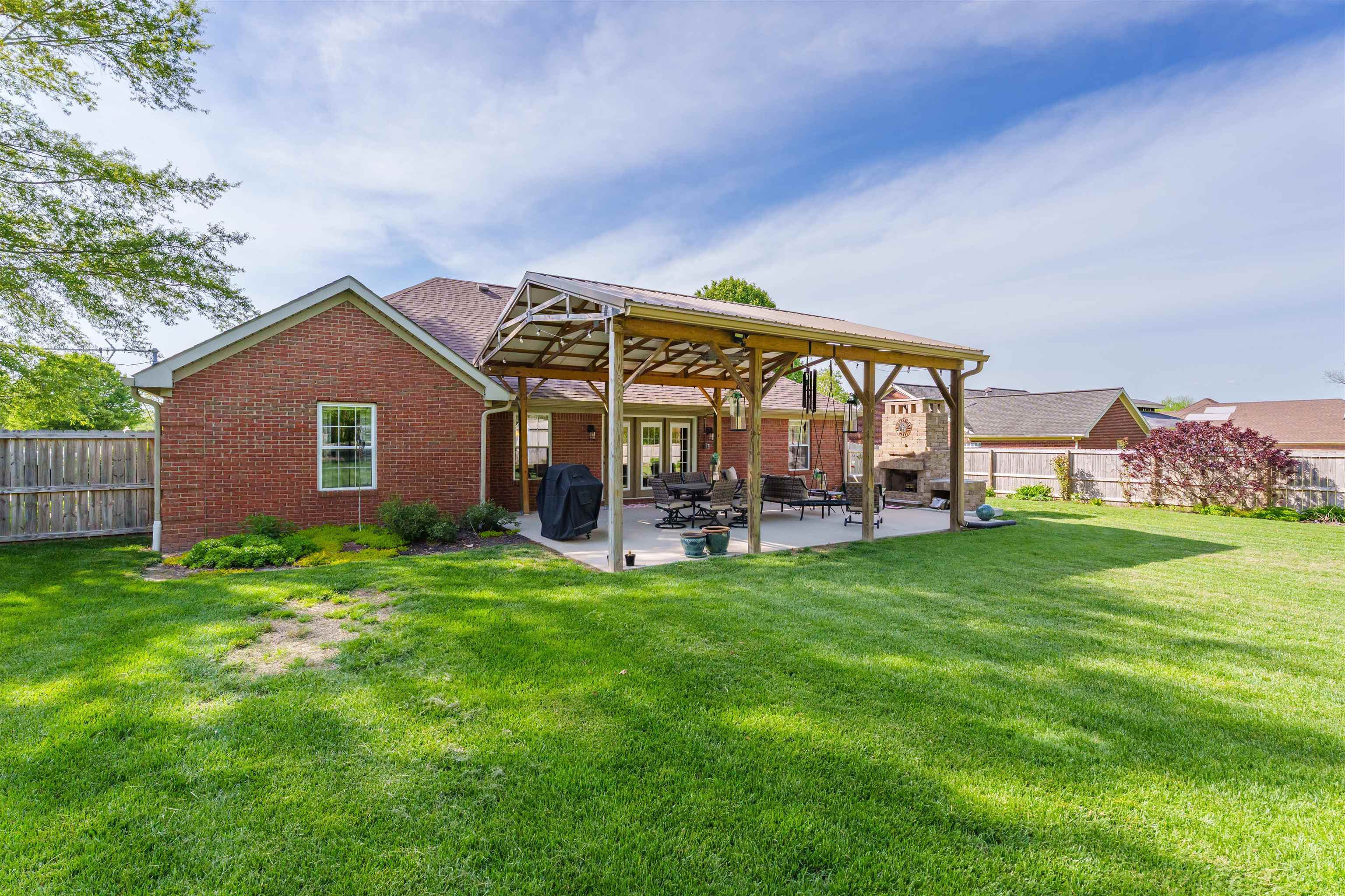 4800 Carlsbad Lane, Owensboro, Kentucky 42303, 3 Bedrooms Bedrooms, ,2 BathroomsBathrooms,Single Family Residence,For Sale,Carlsbad Lane,92010