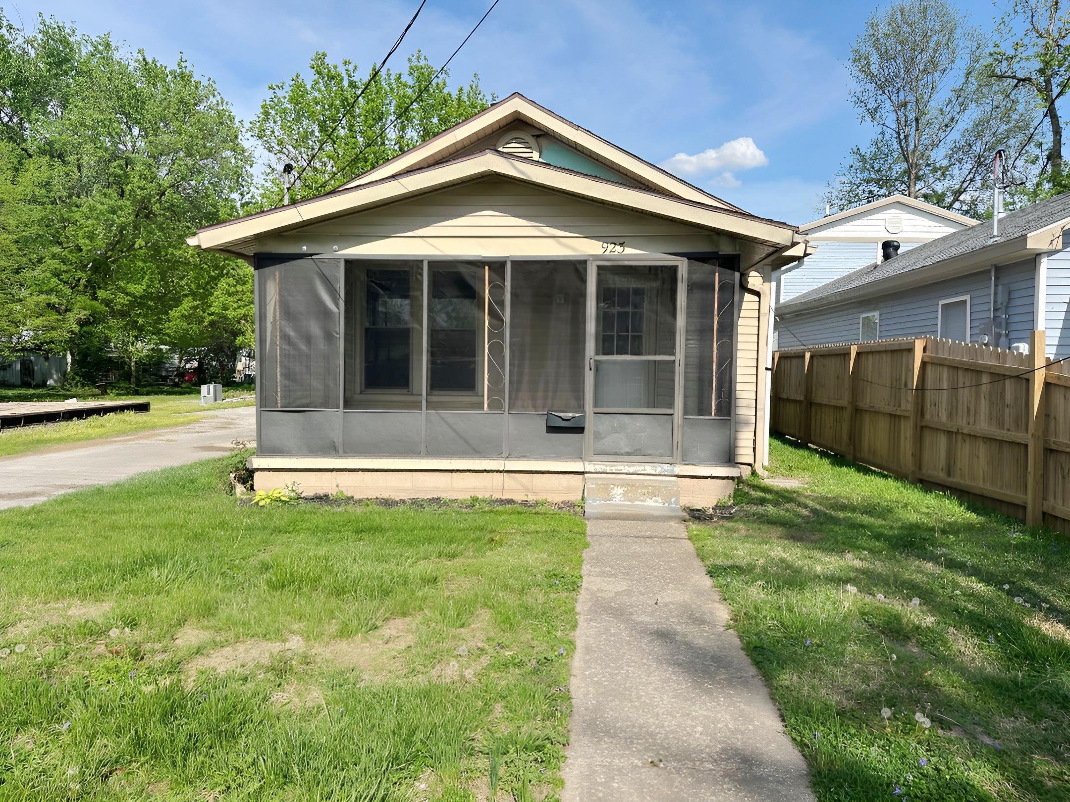 923 Conway Ave, Owensboro, Kentucky 42301, 2 Bedrooms Bedrooms, ,1 BathroomBathrooms,Single Family Residence,For Sale,Conway Ave,92016