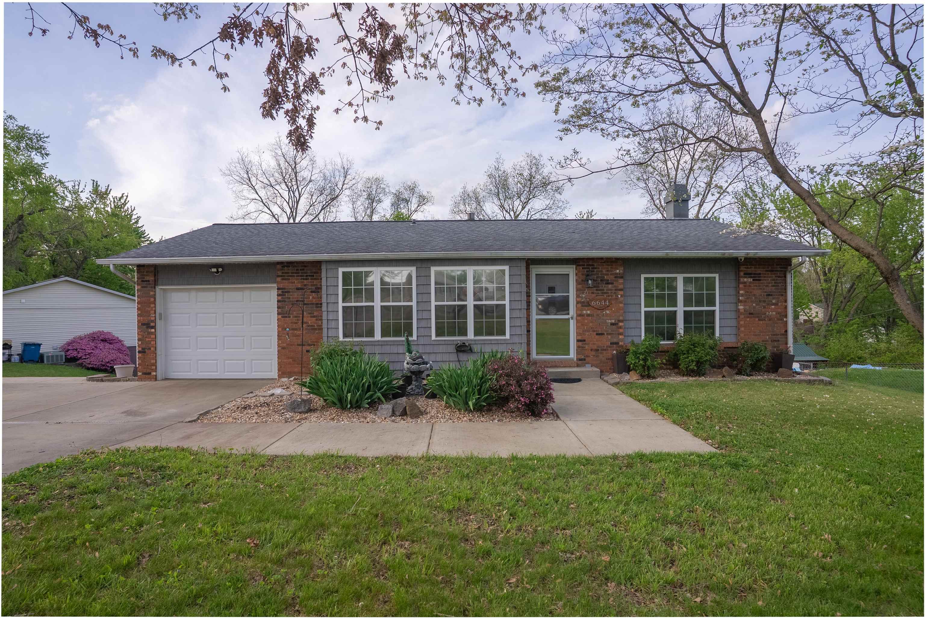 6644 Yorktown Court, NEWBURGH, Indiana 47630, 4 Bedrooms Bedrooms, ,2 BathroomsBathrooms,Single Family Residence,For Sale,Yorktown Court,92020