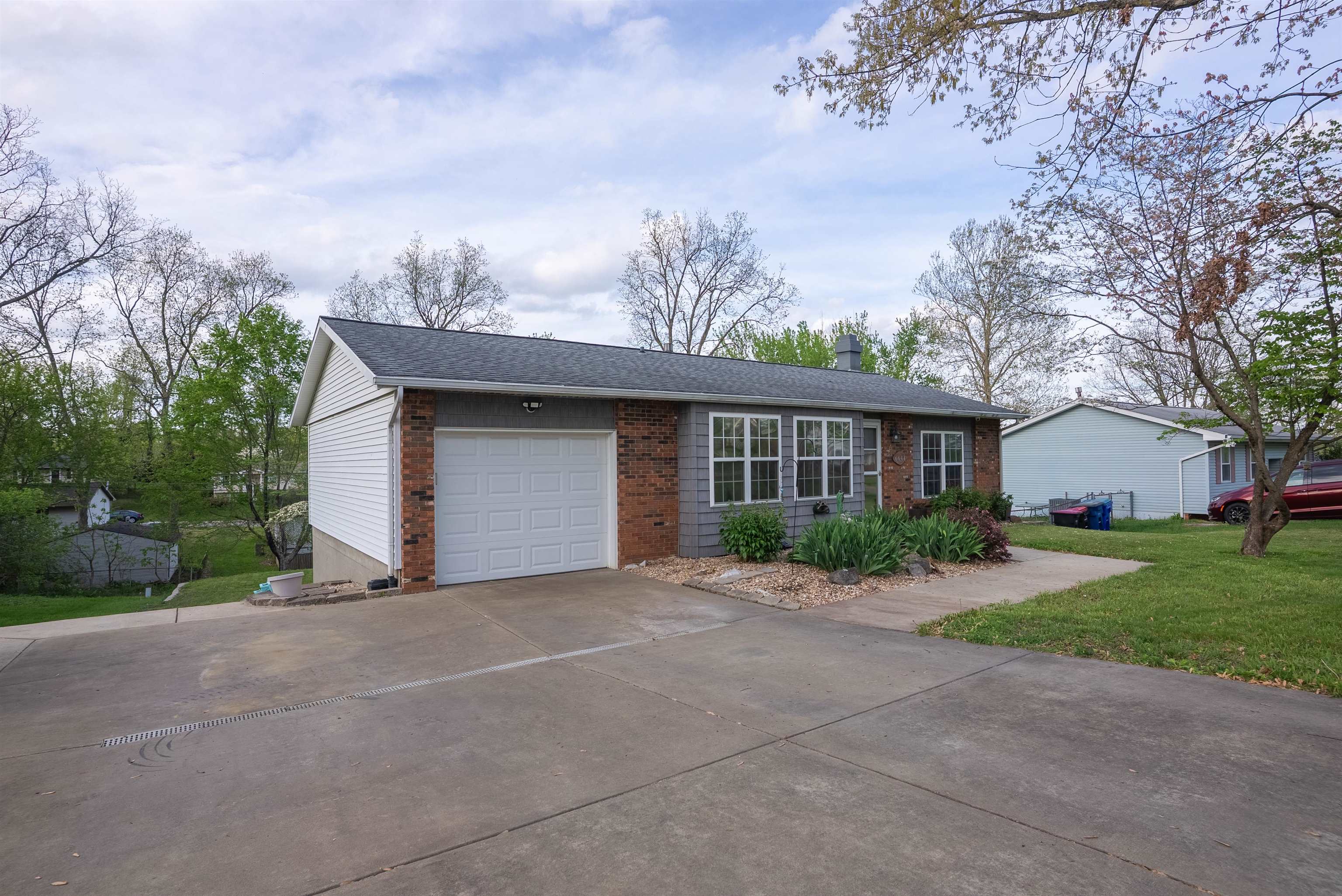 6644 Yorktown Court, NEWBURGH, Indiana 47630, 4 Bedrooms Bedrooms, ,2 BathroomsBathrooms,Single Family Residence,For Sale,Yorktown Court,92020