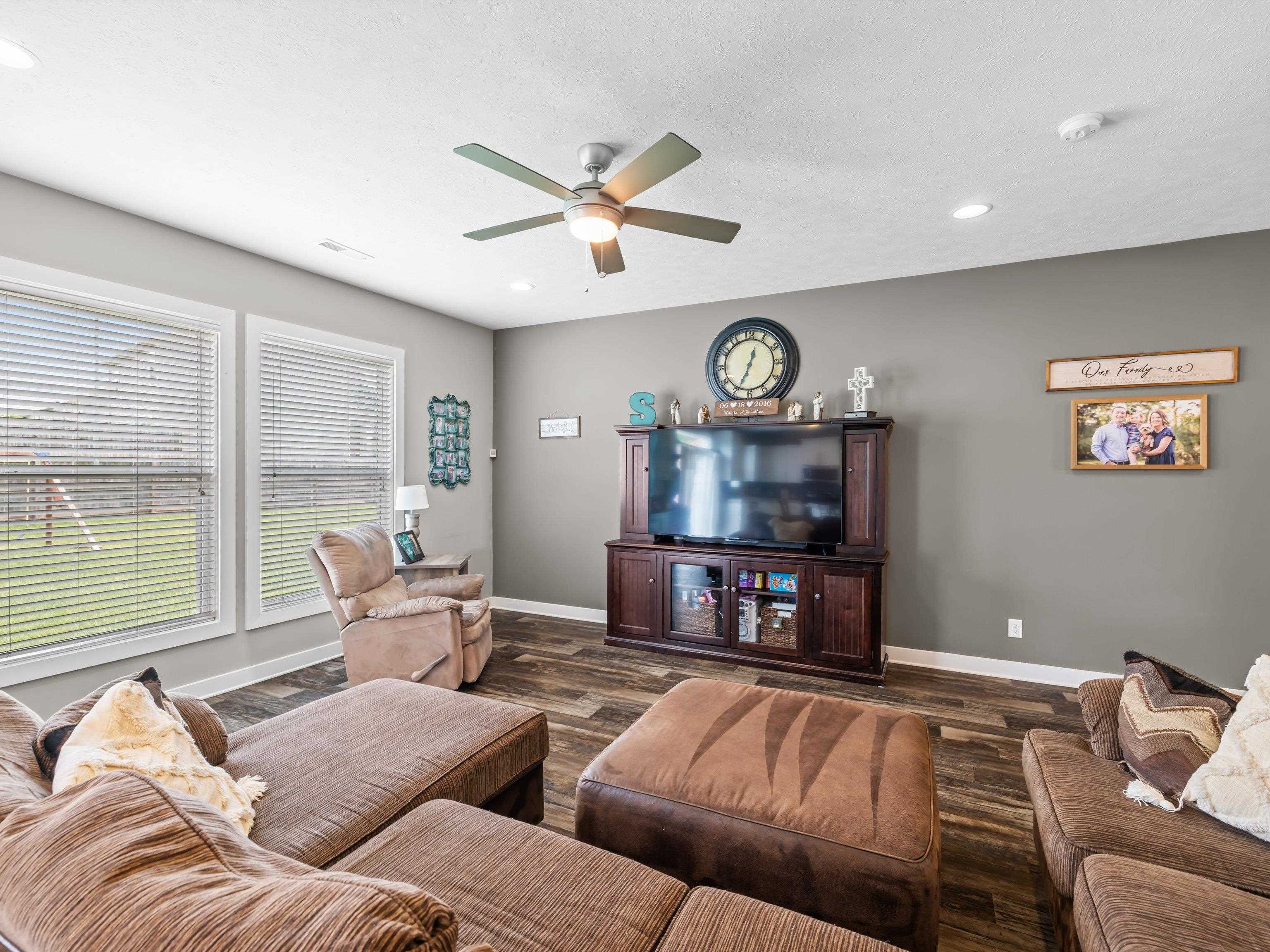 2303 Blossom Ct., Utica, Kentucky 42376, 4 Bedrooms Bedrooms, ,2 BathroomsBathrooms,Single Family Residence,For Sale,Blossom Ct.,92033