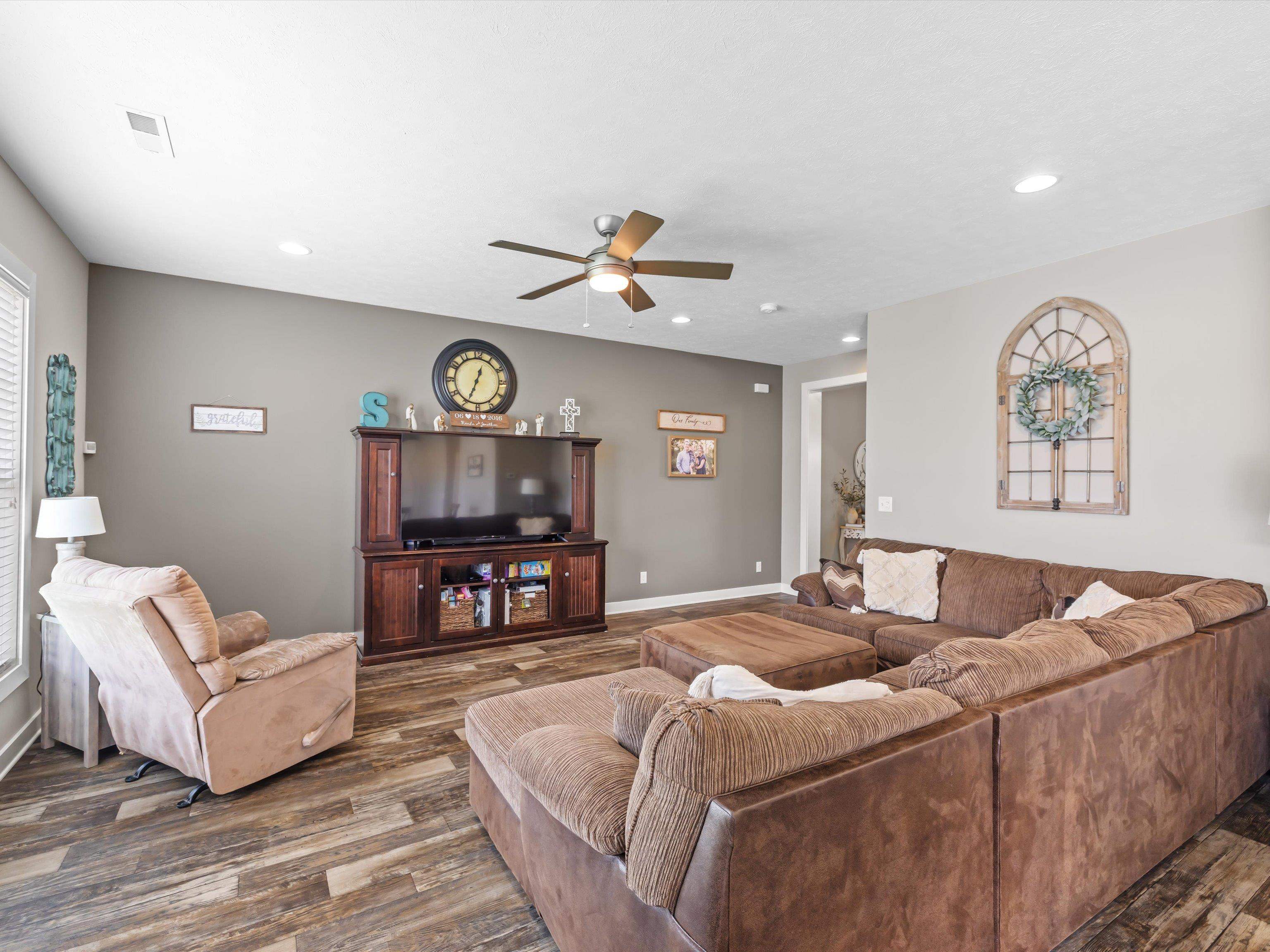 2303 Blossom Ct., Utica, Kentucky 42376, 4 Bedrooms Bedrooms, ,2 BathroomsBathrooms,Single Family Residence,For Sale,Blossom Ct.,92033