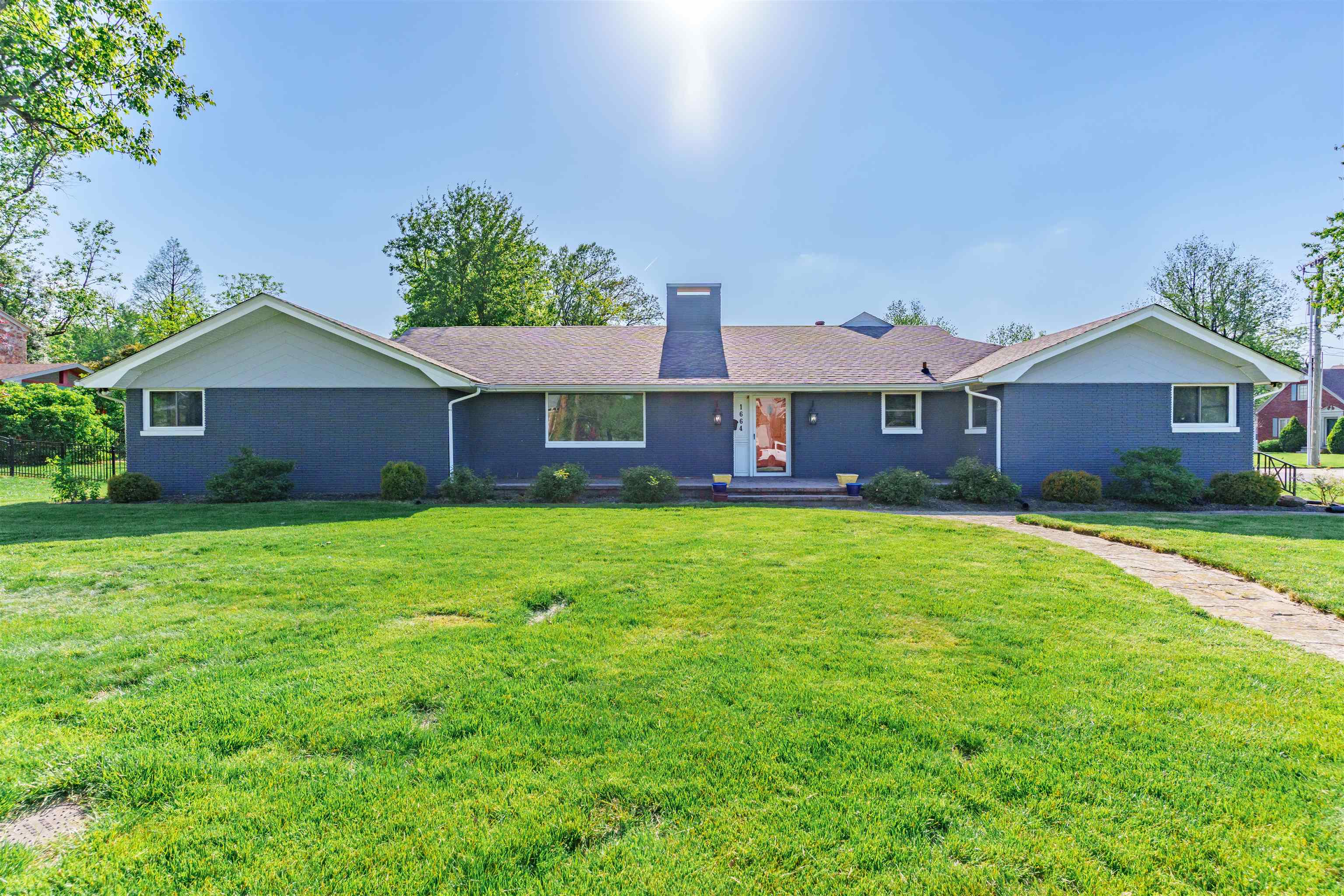 1664 Roosevelt Rd, Owensboro, Kentucky 42301, 4 Bedrooms Bedrooms, ,4 BathroomsBathrooms,Single Family Residence,For Sale,Roosevelt Rd,92036