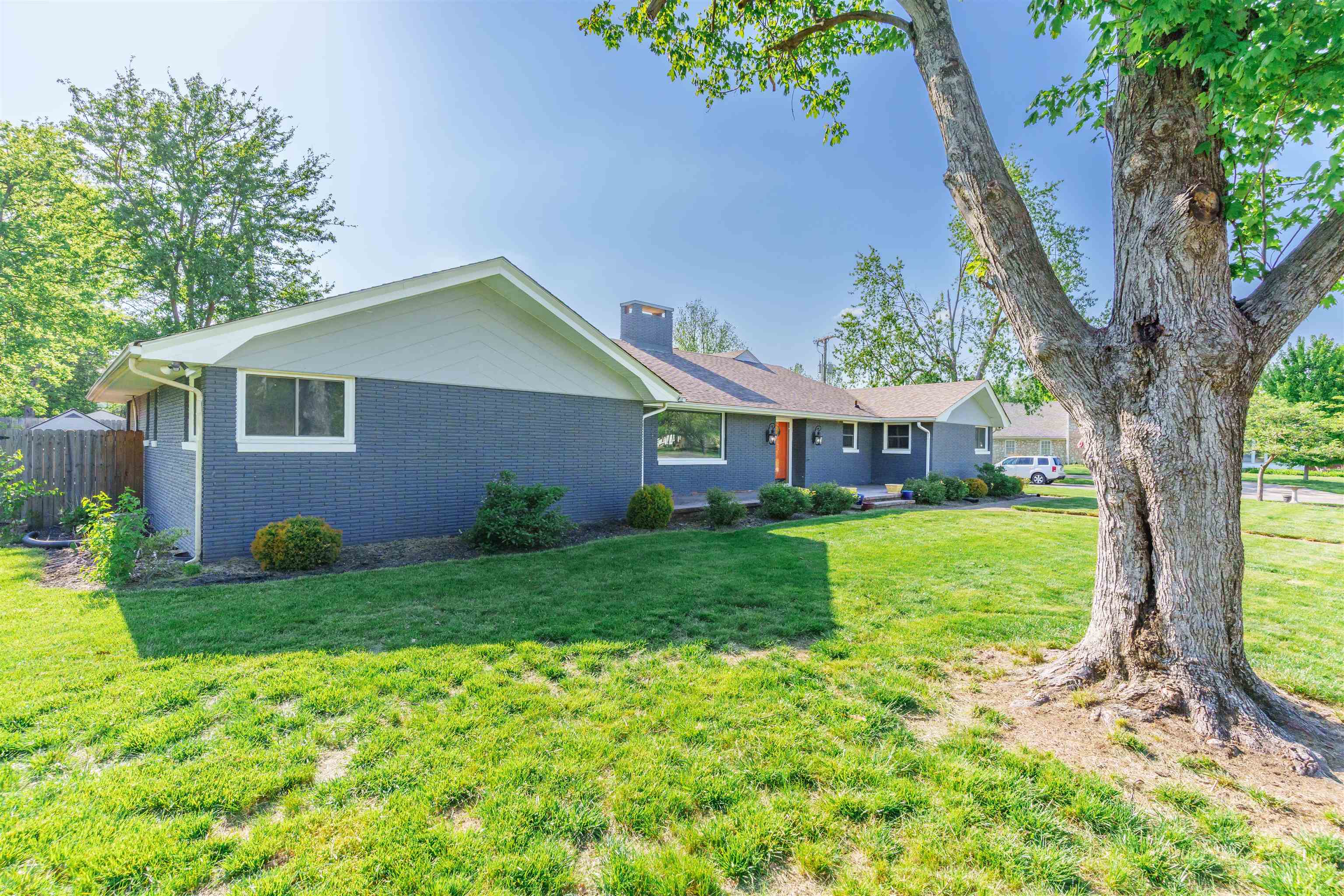 1664 Roosevelt Rd, Owensboro, Kentucky 42301, 4 Bedrooms Bedrooms, ,4 BathroomsBathrooms,Single Family Residence,For Sale,Roosevelt Rd,92036