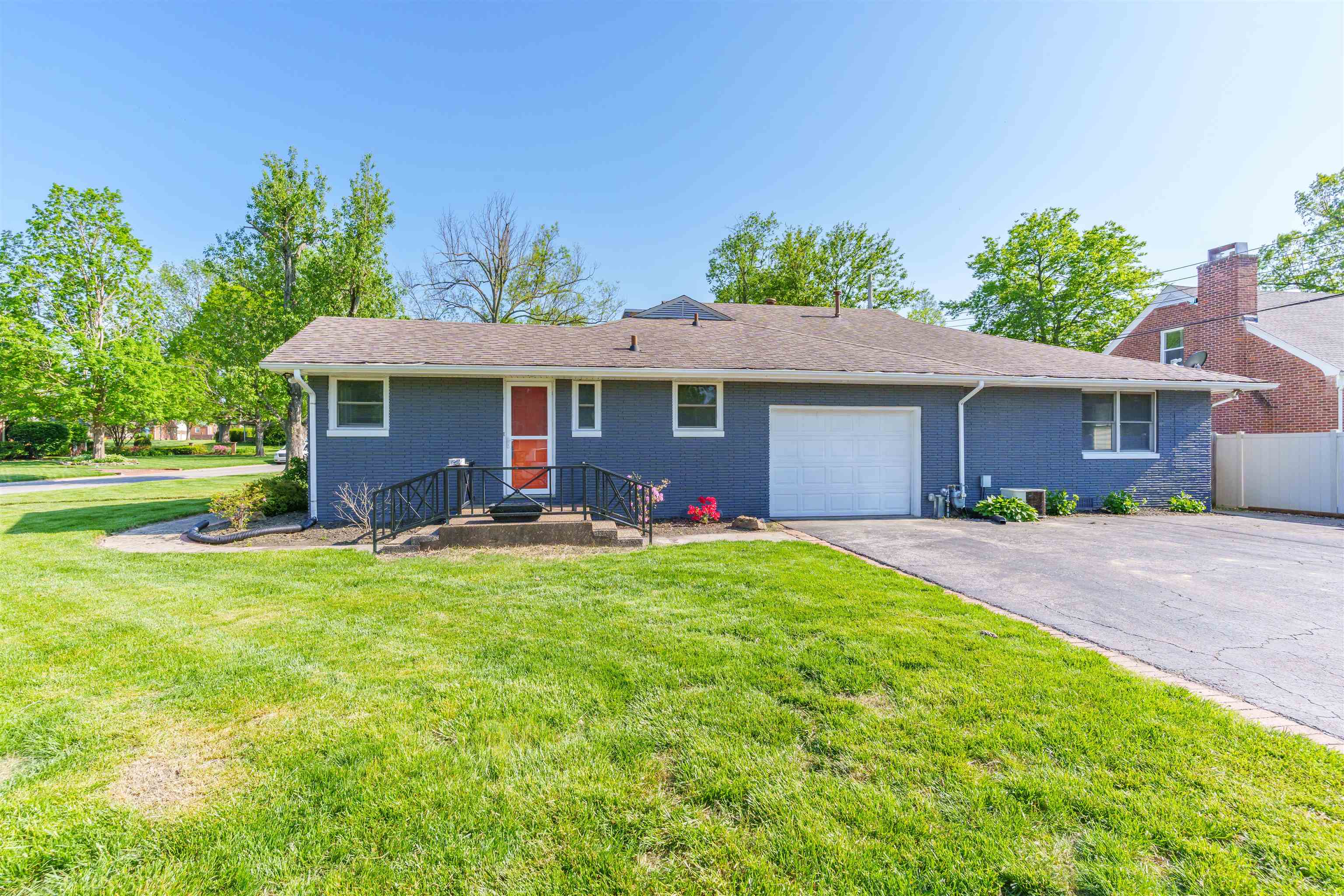 1664 Roosevelt Rd, Owensboro, Kentucky 42301, 4 Bedrooms Bedrooms, ,4 BathroomsBathrooms,Single Family Residence,For Sale,Roosevelt Rd,92036