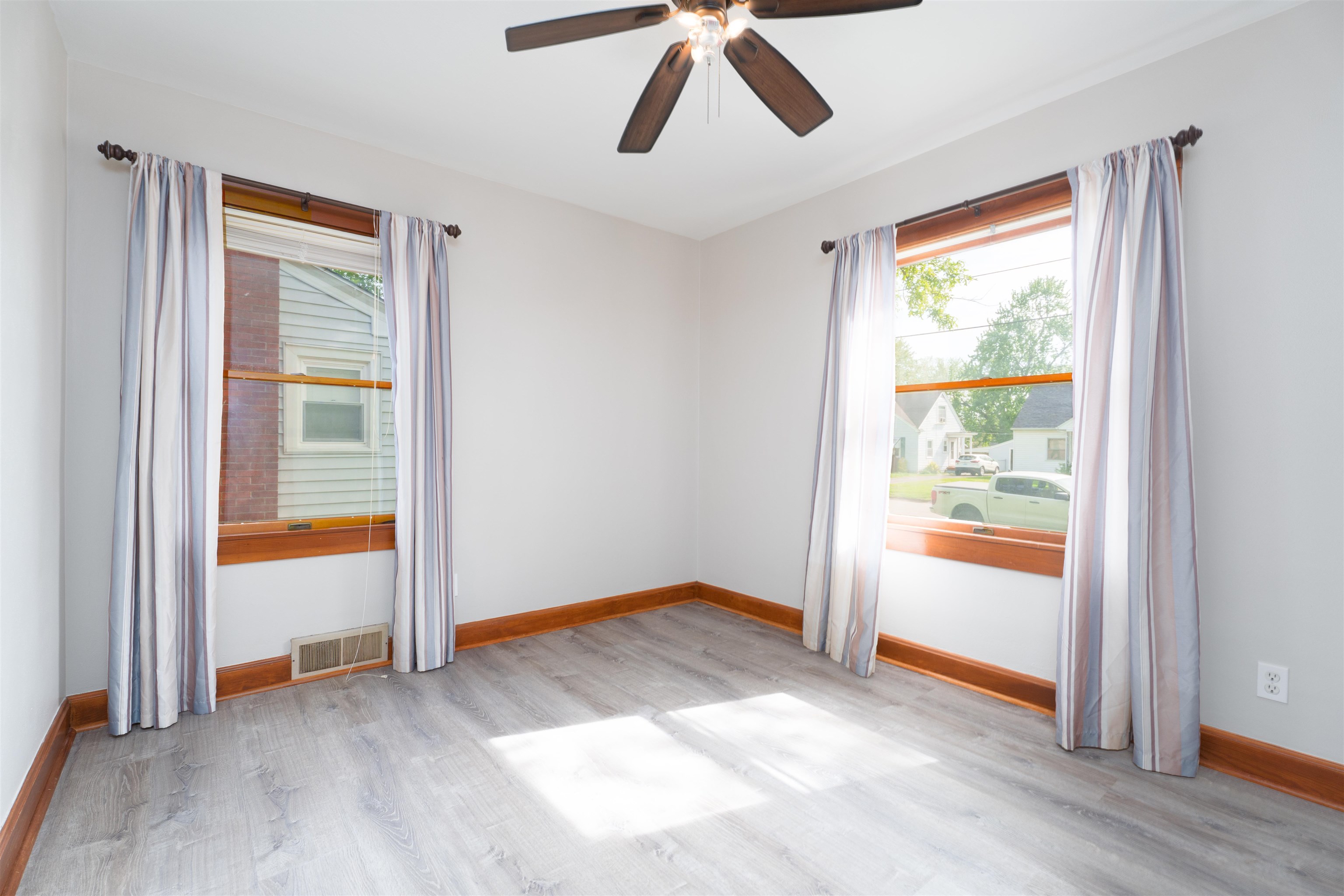 253 Riverside Dr, Owensboro, Kentucky 42303, 3 Bedrooms Bedrooms, ,1 BathroomBathrooms,Single Family Residence,For Sale,Riverside Dr,92038