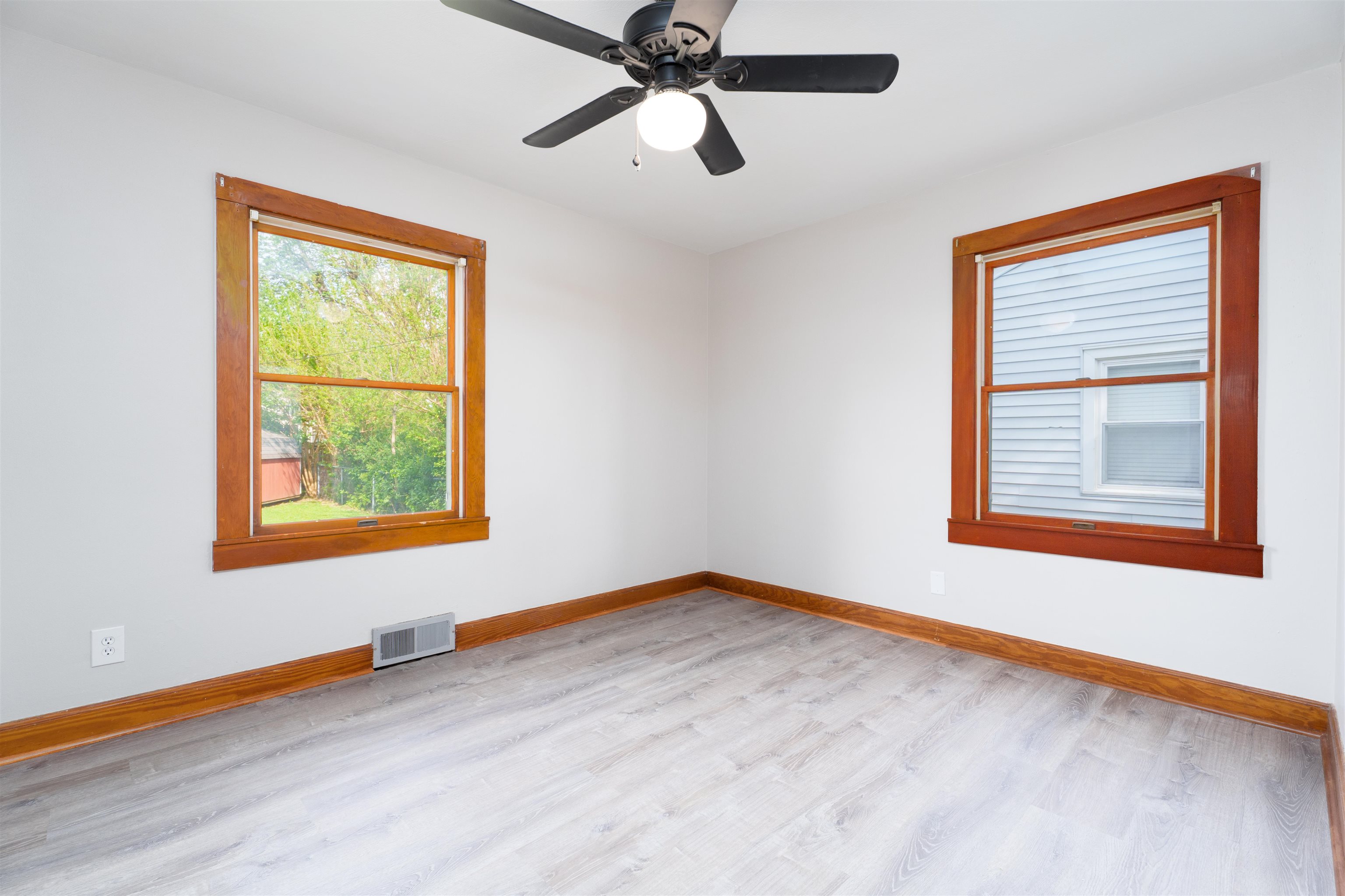 253 Riverside Dr, Owensboro, Kentucky 42303, 3 Bedrooms Bedrooms, ,1 BathroomBathrooms,Single Family Residence,For Sale,Riverside Dr,92038