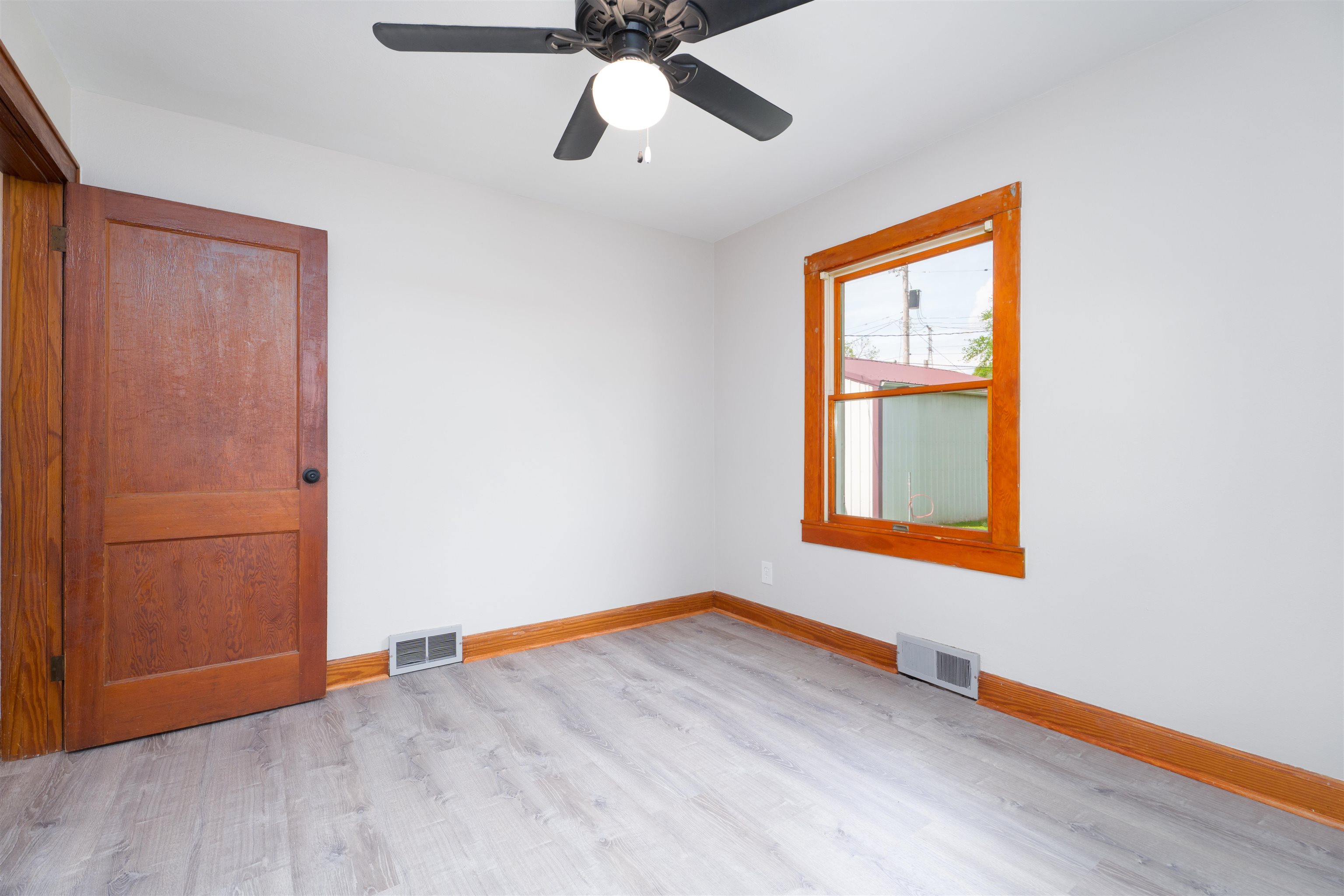 253 Riverside Dr, Owensboro, Kentucky 42303, 3 Bedrooms Bedrooms, ,1 BathroomBathrooms,Single Family Residence,For Sale,Riverside Dr,92038