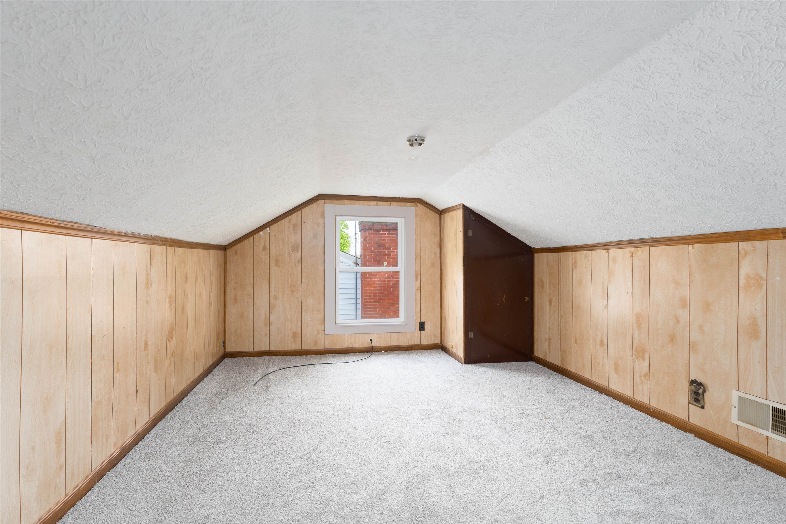 253 Riverside Dr, Owensboro, Kentucky 42303, 3 Bedrooms Bedrooms, ,1 BathroomBathrooms,Single Family Residence,For Sale,Riverside Dr,92038
