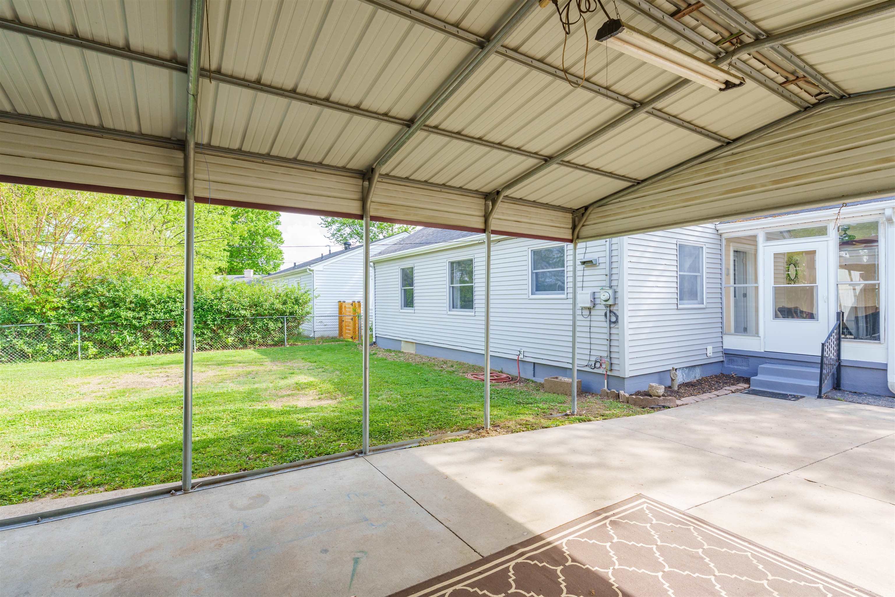 253 Riverside Dr, Owensboro, Kentucky 42303, 3 Bedrooms Bedrooms, ,1 BathroomBathrooms,Single Family Residence,For Sale,Riverside Dr,92038