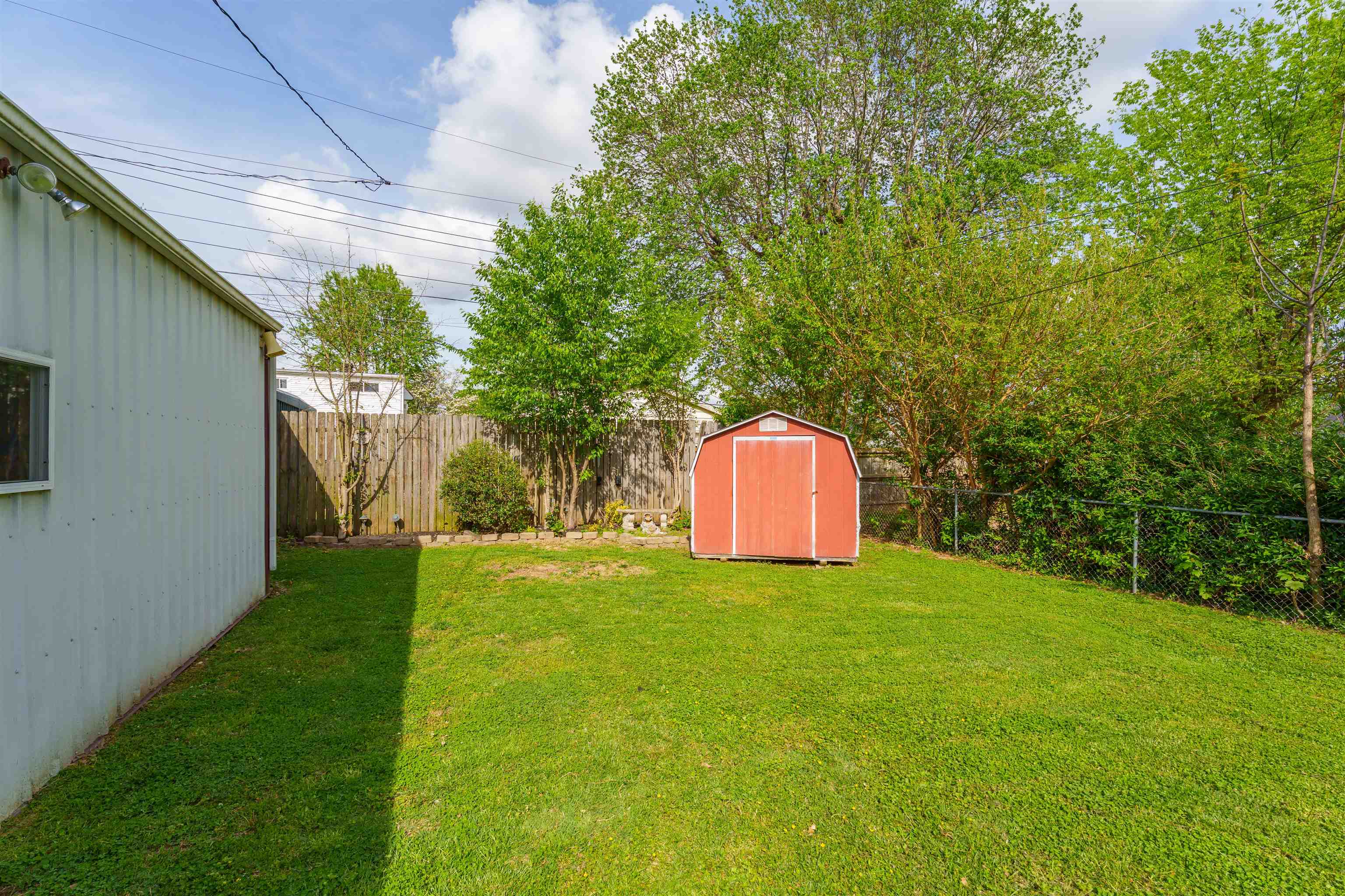 253 Riverside Dr, Owensboro, Kentucky 42303, 3 Bedrooms Bedrooms, ,1 BathroomBathrooms,Single Family Residence,For Sale,Riverside Dr,92038