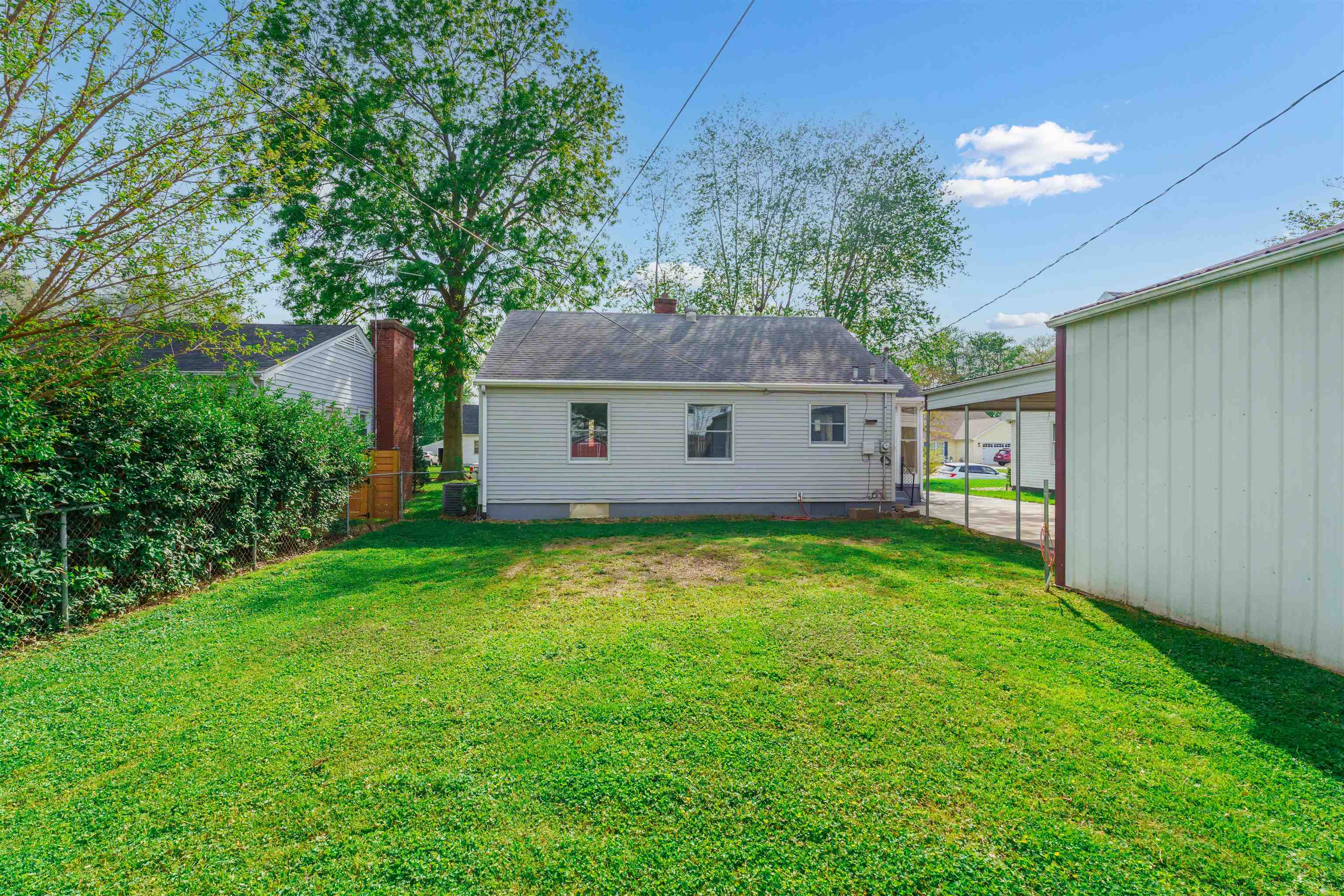 253 Riverside Dr, Owensboro, Kentucky 42303, 3 Bedrooms Bedrooms, ,1 BathroomBathrooms,Single Family Residence,For Sale,Riverside Dr,92038