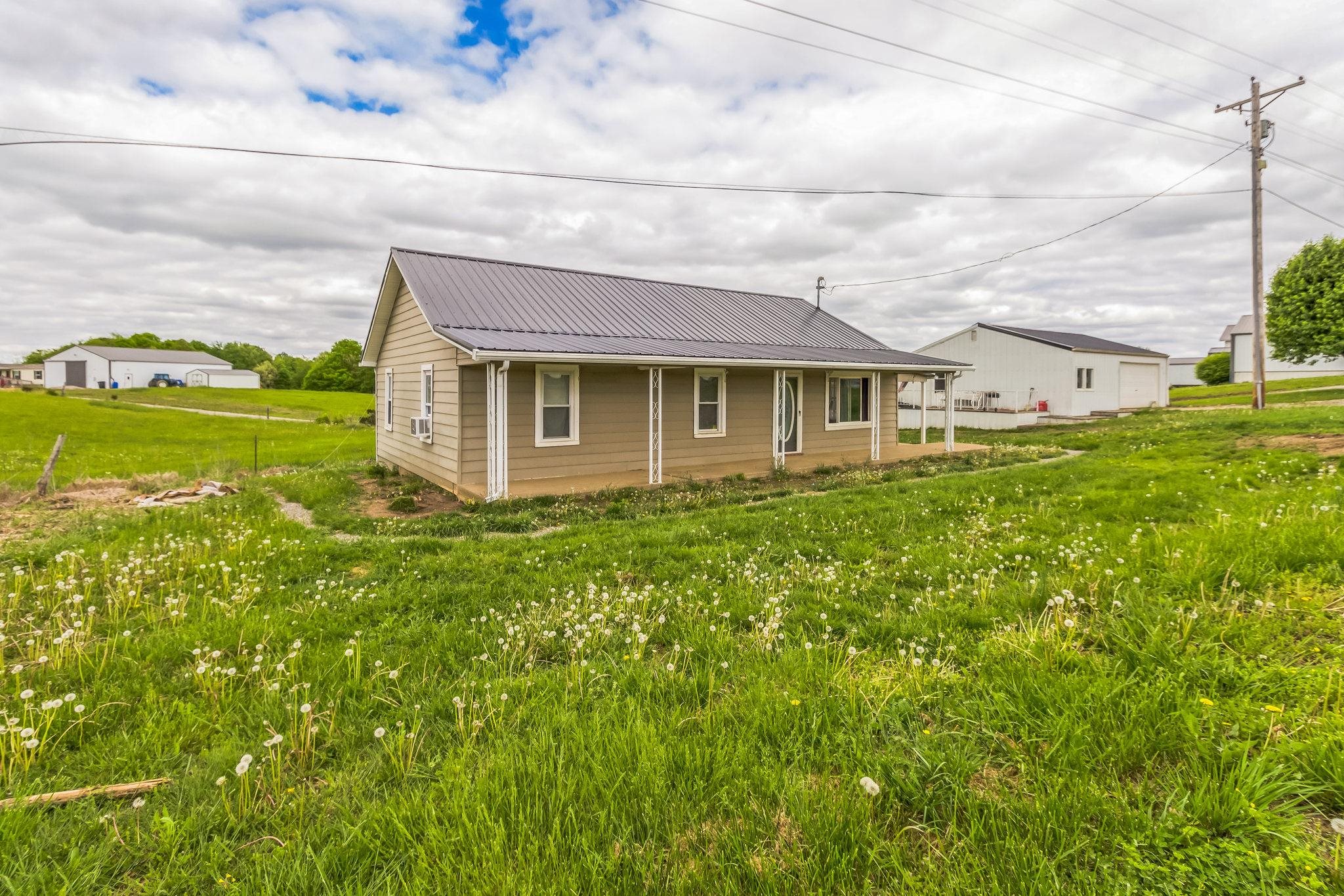 9510 Anneta Rd, Leitchfield, Kentucky 42754, 3 Bedrooms Bedrooms, ,1 BathroomBathrooms,Single Family Residence,For Sale,Anneta Rd,92040