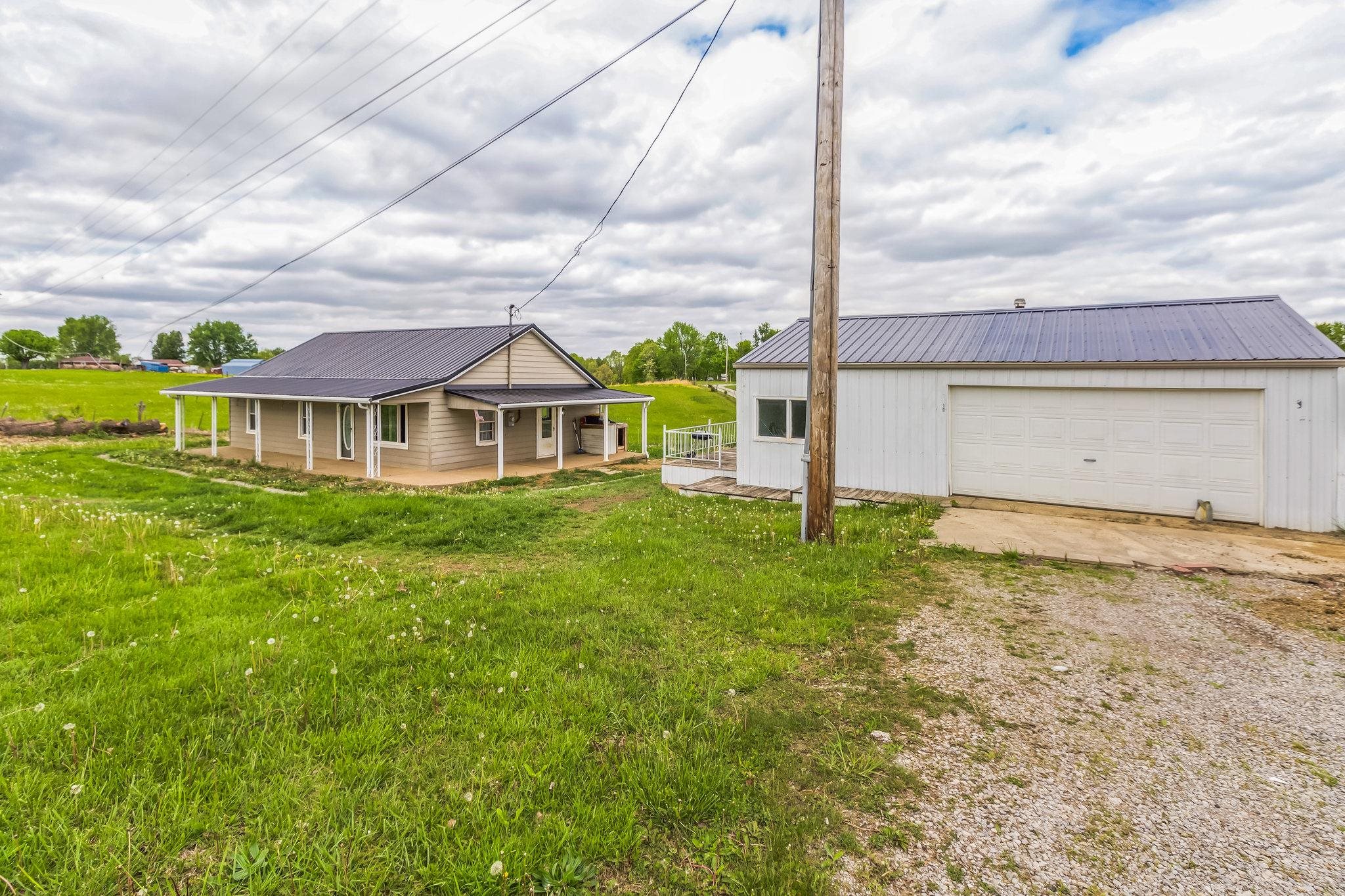 9510 Anneta Rd, Leitchfield, Kentucky 42754, 3 Bedrooms Bedrooms, ,1 BathroomBathrooms,Single Family Residence,For Sale,Anneta Rd,92040
