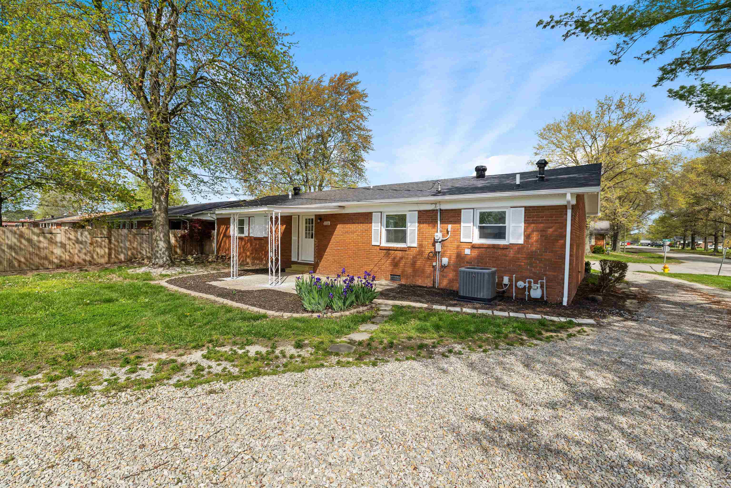 1315 Holland Avenue, Lewisport, Kentucky 42351, 4 Bedrooms Bedrooms, ,2 BathroomsBathrooms,Single Family Residence,For Sale,Holland Avenue,92050
