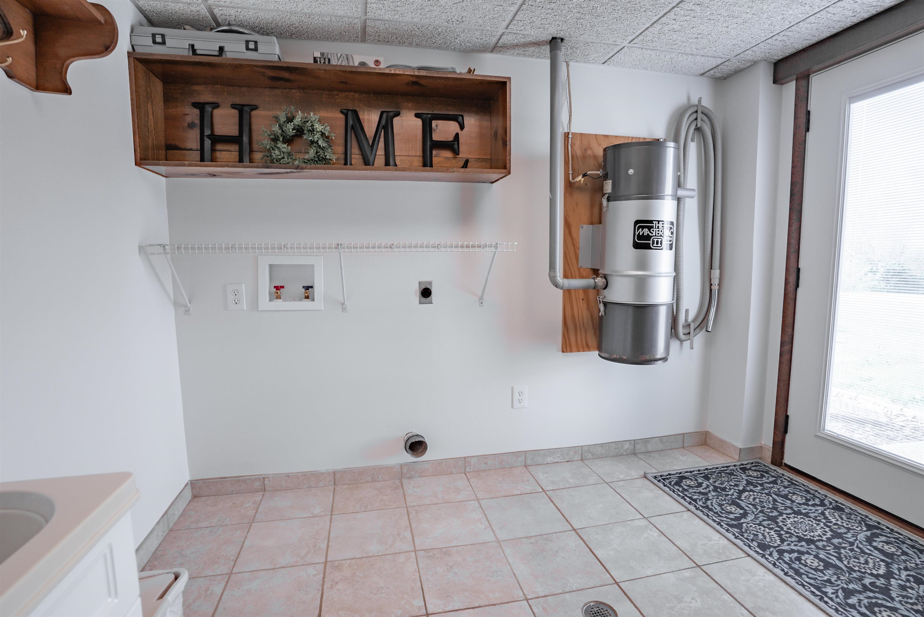 3041 Wrights Landing Road, Owensboro, Kentucky 42303, 5 Bedrooms Bedrooms, ,3 BathroomsBathrooms,Single Family Residence,For Sale,Wrights Landing Road,92056