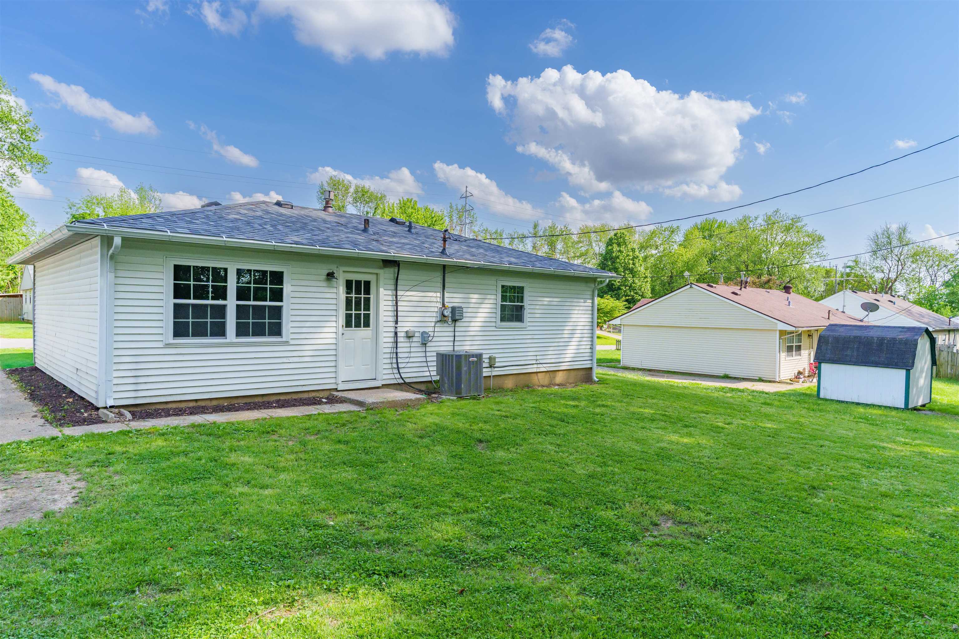 1144 Gilbert Ln, Owensboro, Kentucky 42303, 3 Bedrooms Bedrooms, ,1 BathroomBathrooms,Single Family Residence,For Sale,Gilbert Ln,92059