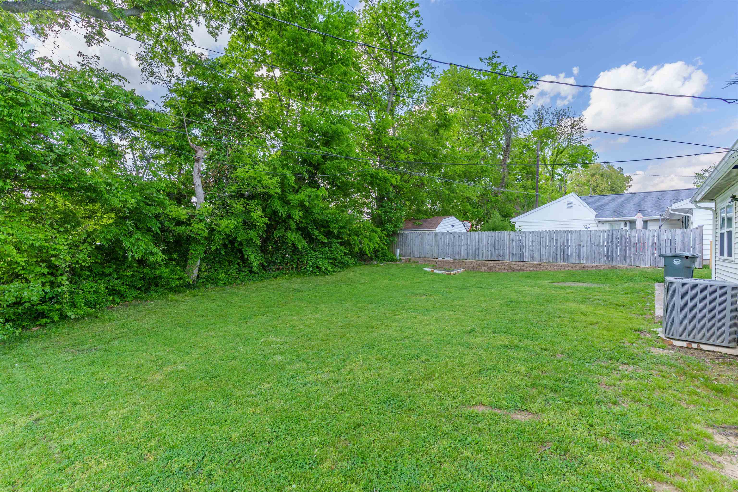 1144 Gilbert Ln, Owensboro, Kentucky 42303, 3 Bedrooms Bedrooms, ,1 BathroomBathrooms,Single Family Residence,For Sale,Gilbert Ln,92059