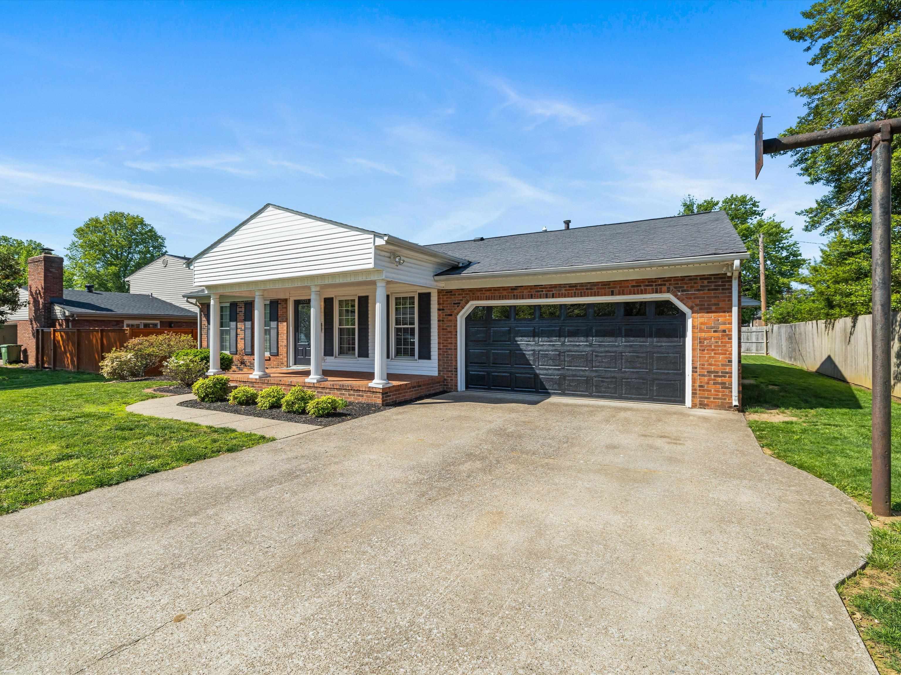 1523 Forrest Lane, Owensboro, Kentucky 42301, 3 Bedrooms Bedrooms, ,2 BathroomsBathrooms,Single Family Residence,For Sale,Forrest Lane,92060