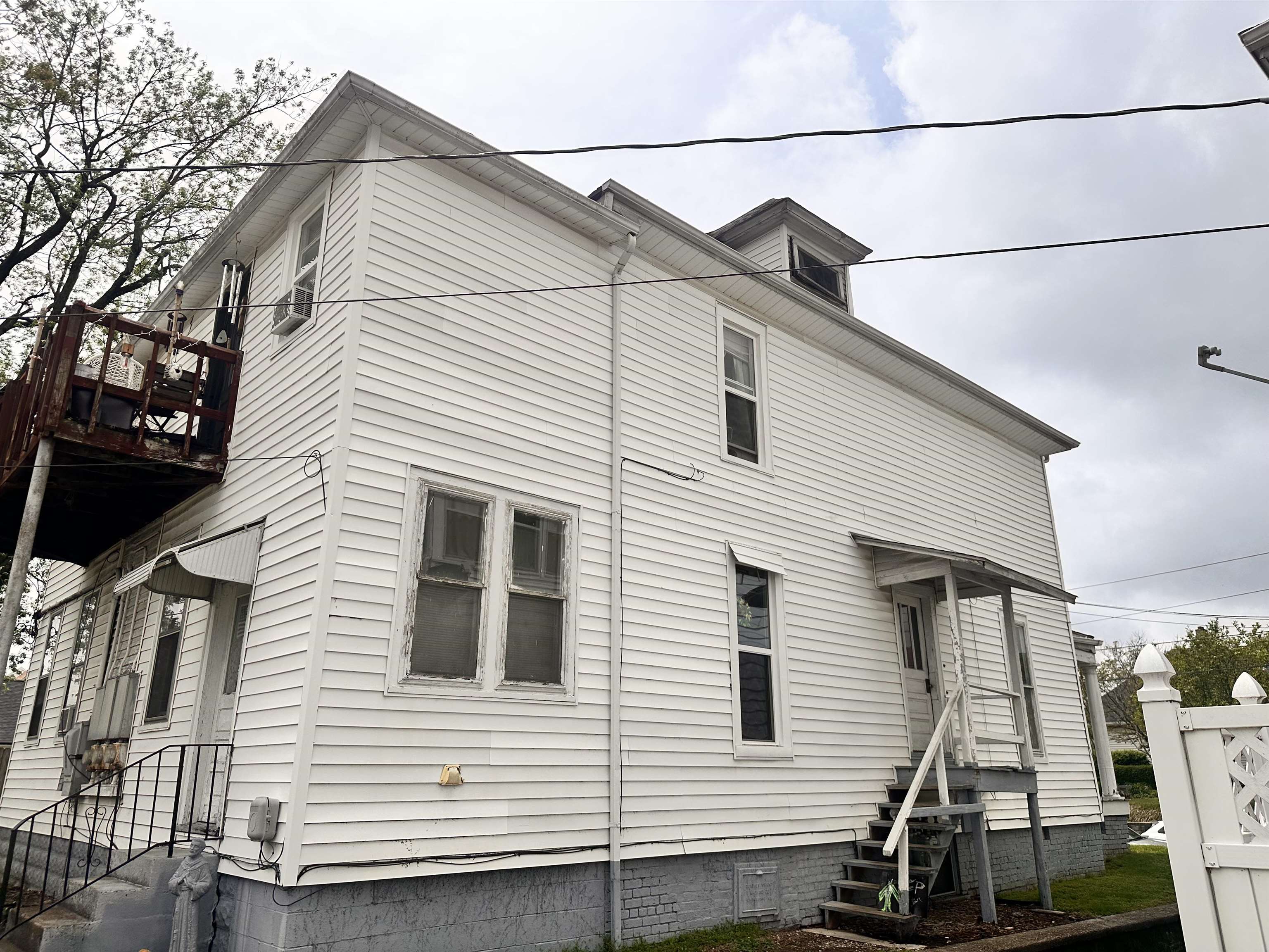 711 Locust St, Owensboro, Kentucky 42301, 5 Bedrooms Bedrooms, ,3 BathroomsBathrooms,Triplex,For Sale,Locust St,92063