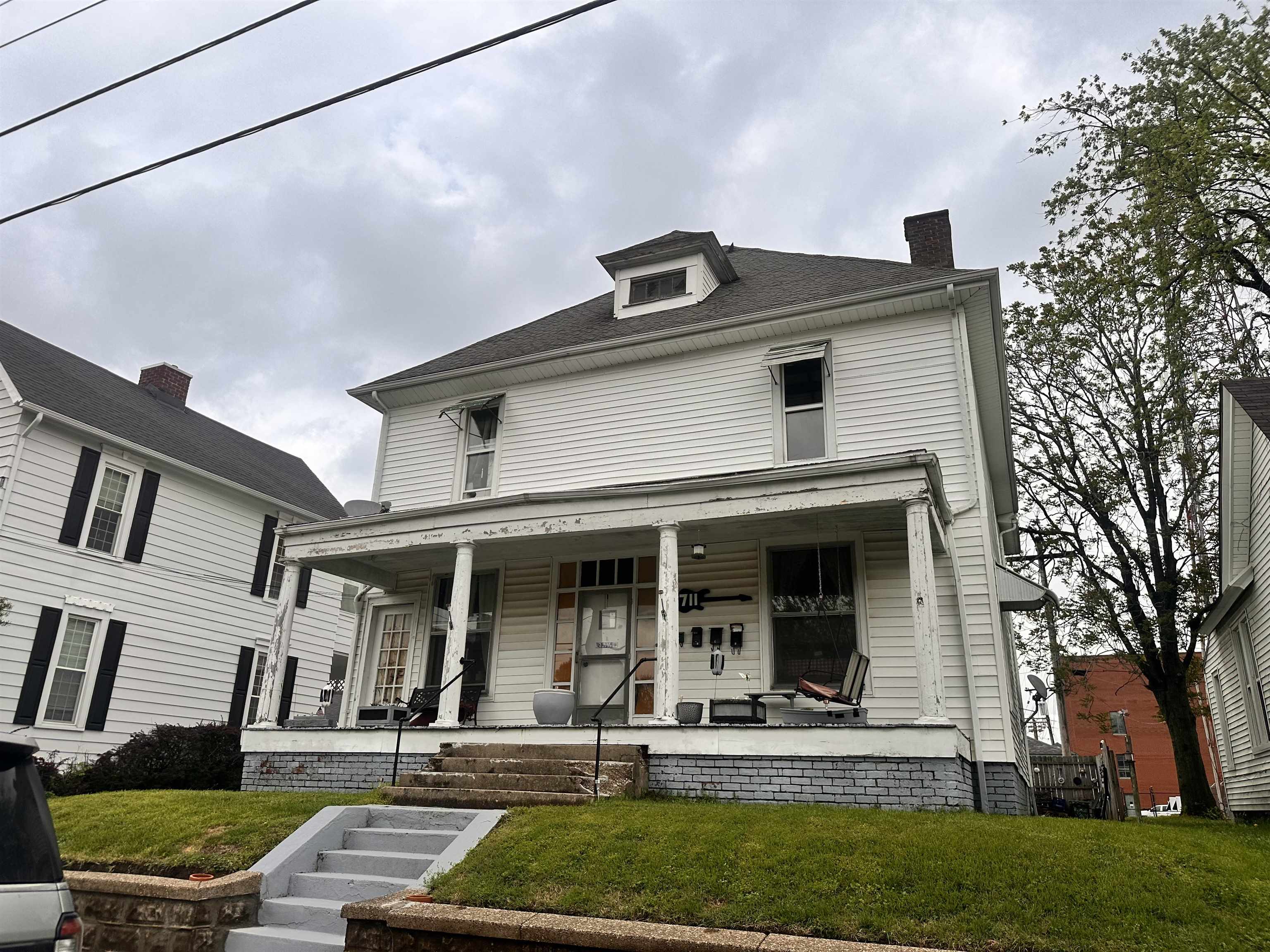 711 Locust St, Owensboro, Kentucky 42301, 5 Bedrooms Bedrooms, ,3 BathroomsBathrooms,Triplex,For Sale,Locust St,92063