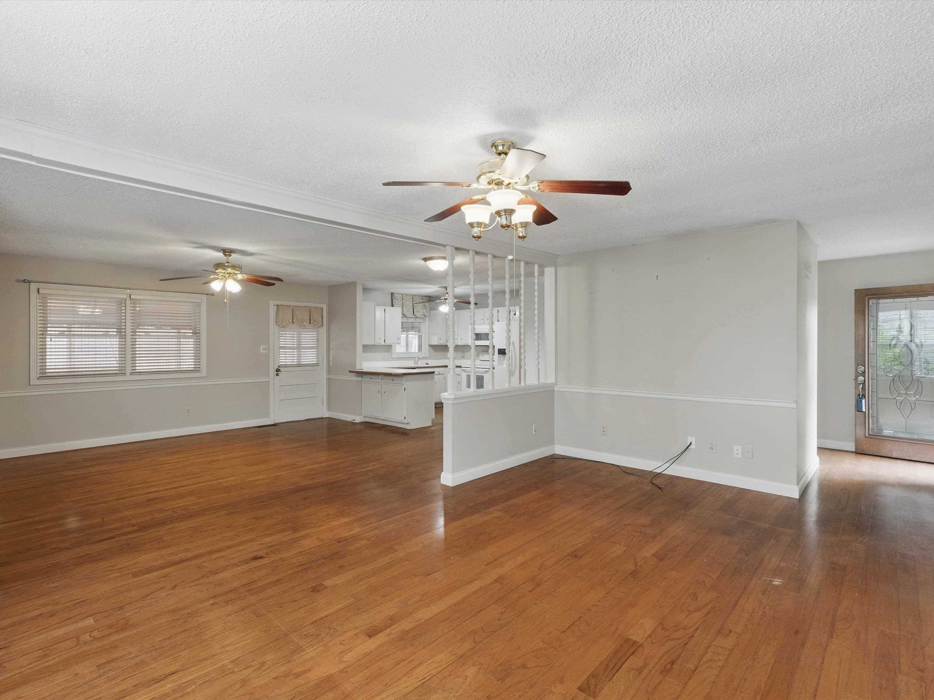 2700 Donerail Dr, Owensboro, Kentucky 42301, 3 Bedrooms Bedrooms, ,2 BathroomsBathrooms,Single Family Residence,For Sale,Donerail Dr,92064