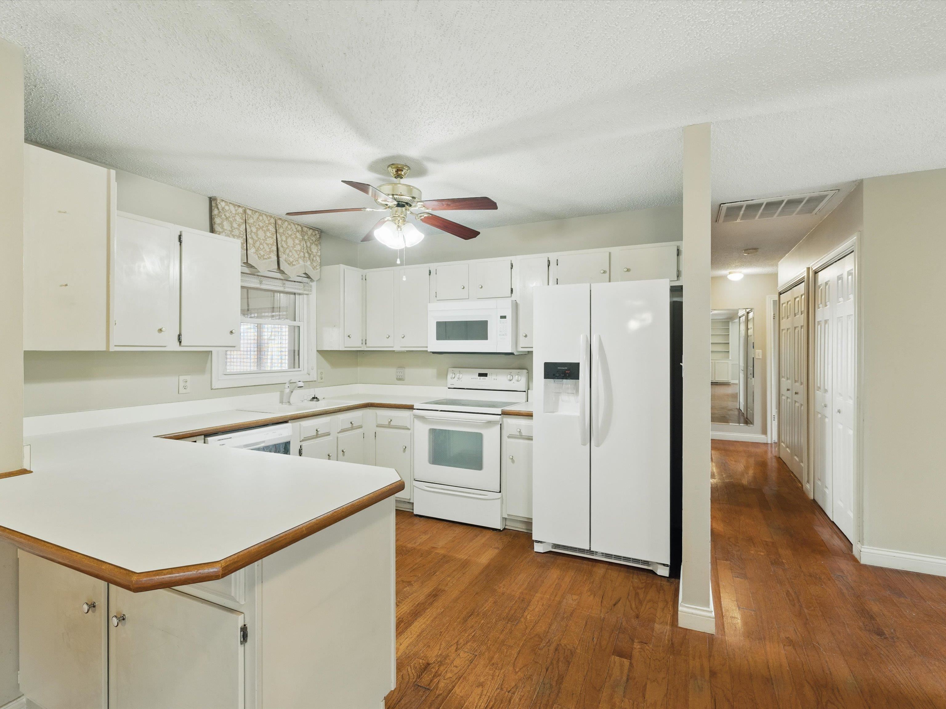 2700 Donerail Dr, Owensboro, Kentucky 42301, 3 Bedrooms Bedrooms, ,2 BathroomsBathrooms,Single Family Residence,For Sale,Donerail Dr,92064
