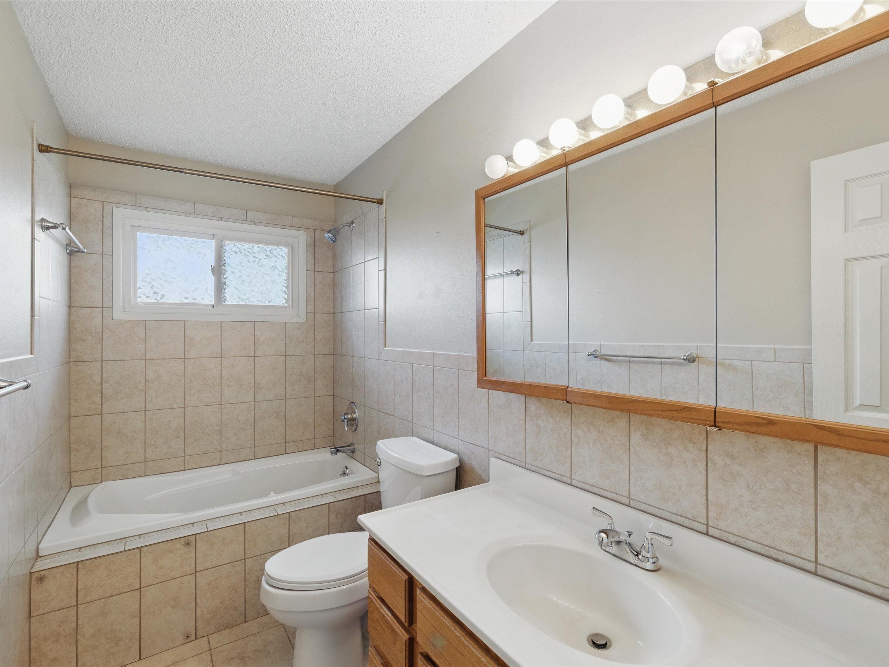 2700 Donerail Dr, Owensboro, Kentucky 42301, 3 Bedrooms Bedrooms, ,2 BathroomsBathrooms,Single Family Residence,For Sale,Donerail Dr,92064