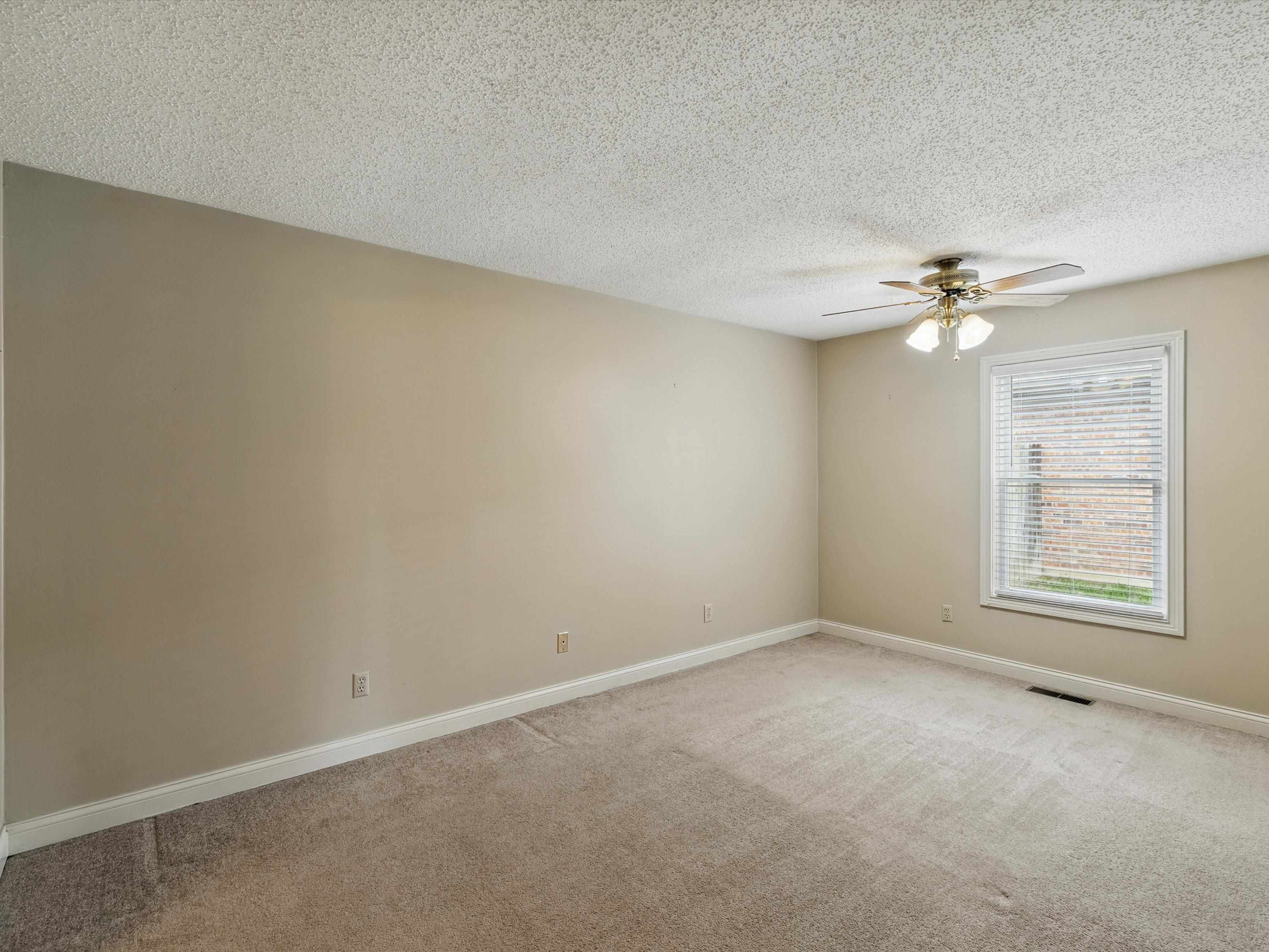2700 Donerail Dr, Owensboro, Kentucky 42301, 3 Bedrooms Bedrooms, ,2 BathroomsBathrooms,Single Family Residence,For Sale,Donerail Dr,92064