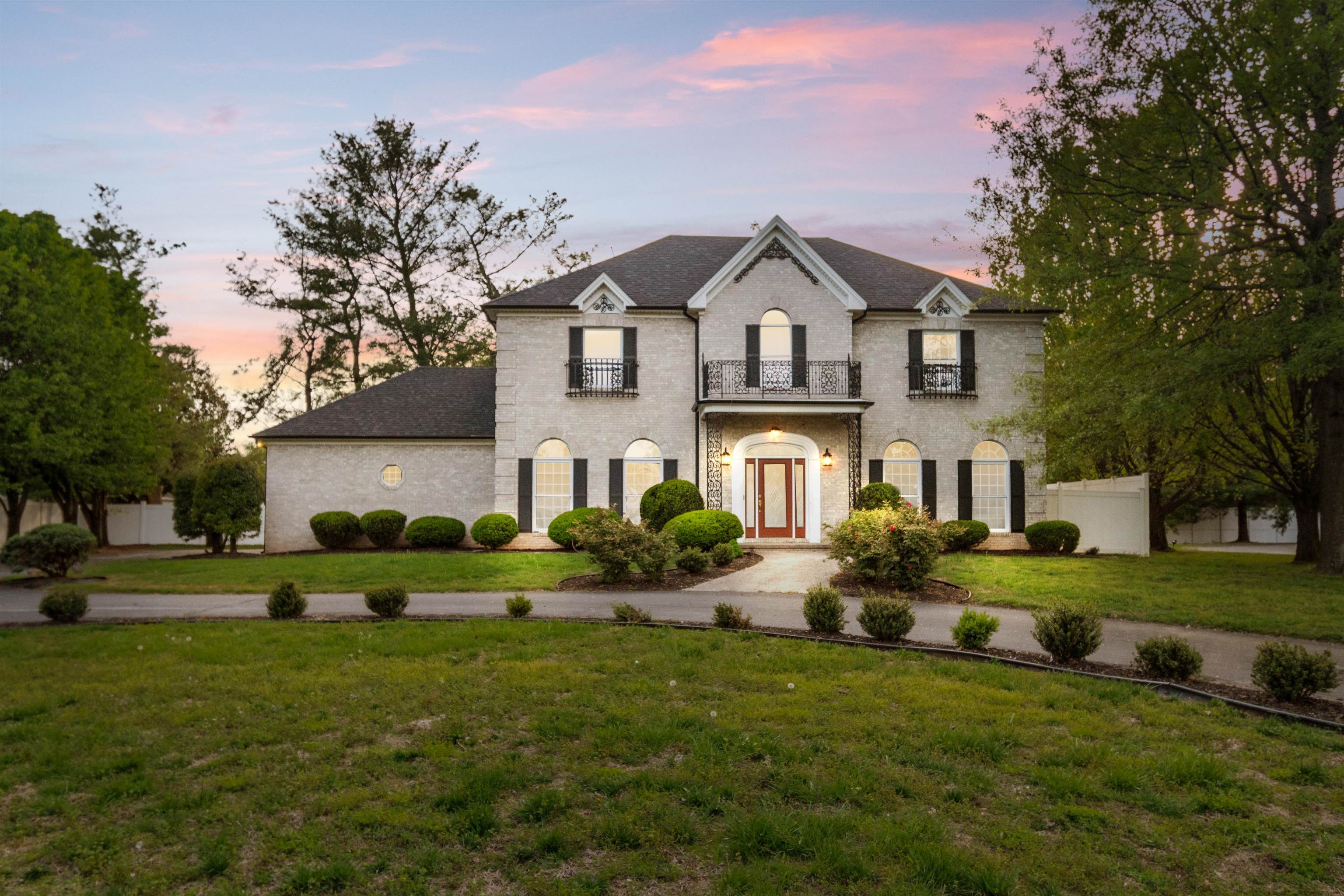 2501 Riverrun Cove, Owensboro, Kentucky 42303, 4 Bedrooms Bedrooms, ,3 BathroomsBathrooms,Single Family Residence,For Sale,Riverrun Cove,92071