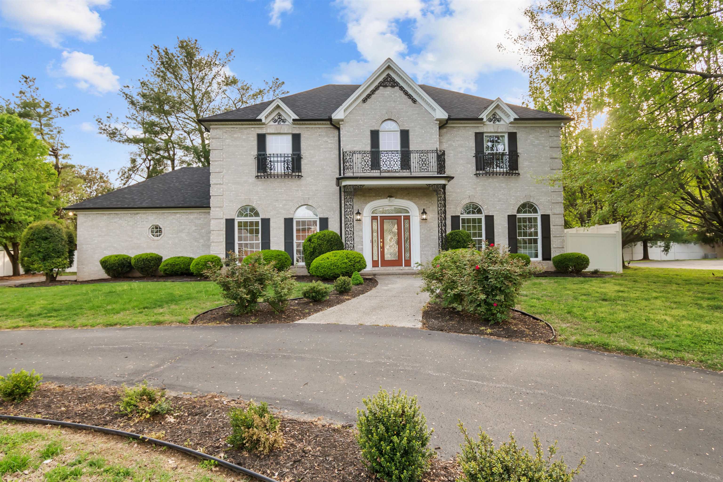 2501 Riverrun Cove, Owensboro, Kentucky 42303, 4 Bedrooms Bedrooms, ,3 BathroomsBathrooms,Single Family Residence,For Sale,Riverrun Cove,92071