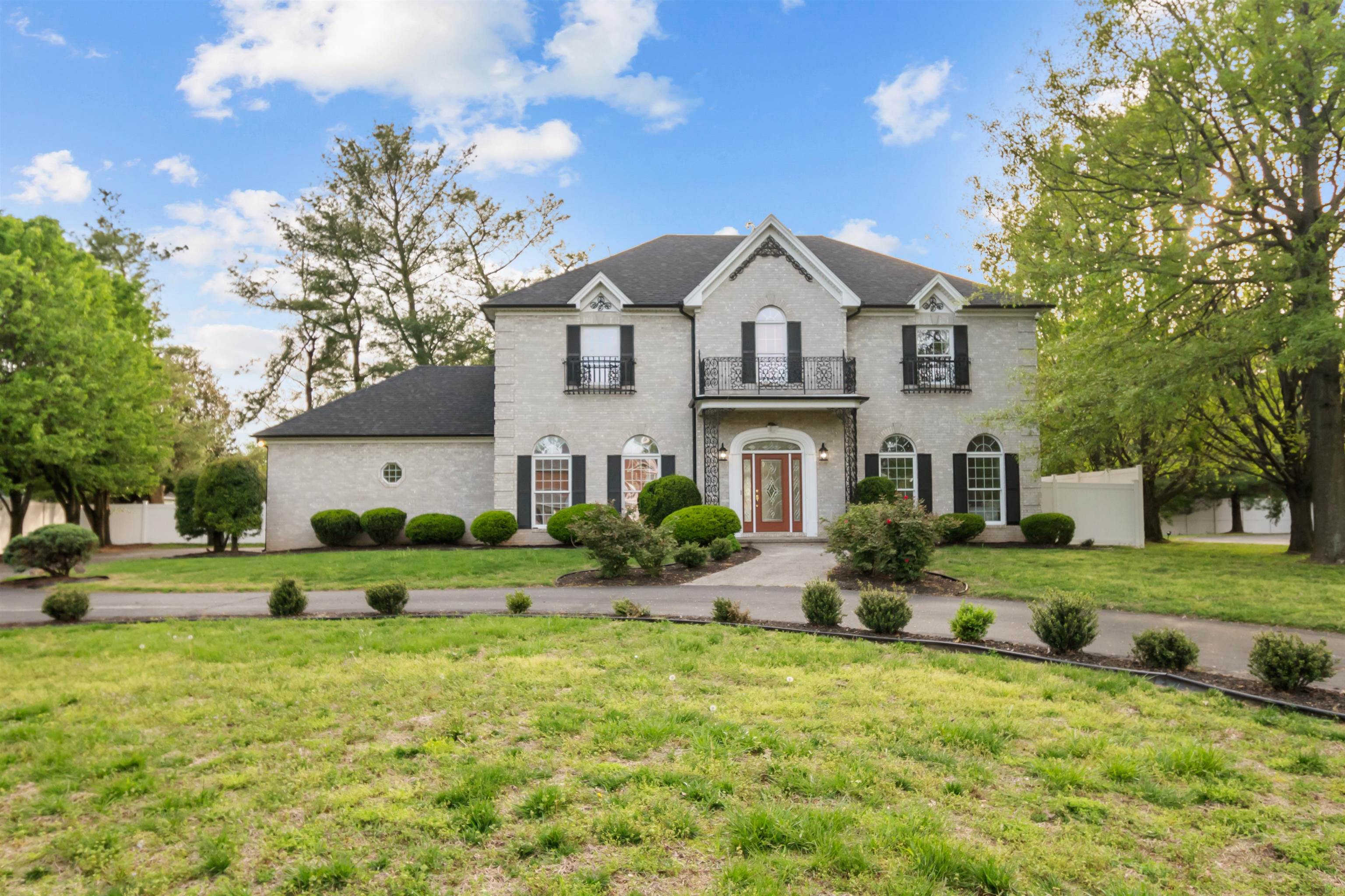 2501 Riverrun Cove, Owensboro, Kentucky 42303, 4 Bedrooms Bedrooms, ,3 BathroomsBathrooms,Single Family Residence,For Sale,Riverrun Cove,92071