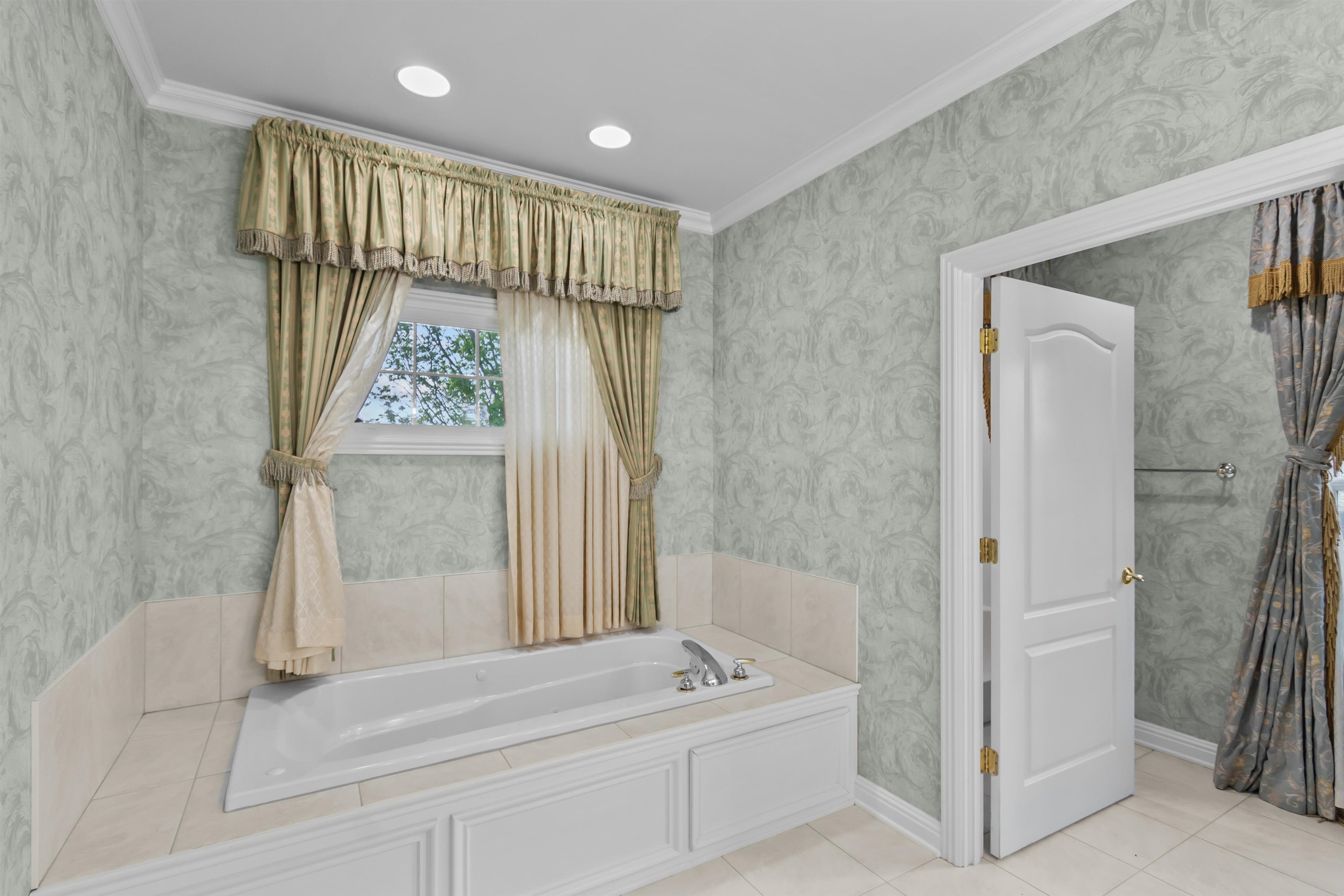 2501 Riverrun Cove, Owensboro, Kentucky 42303, 4 Bedrooms Bedrooms, ,3 BathroomsBathrooms,Single Family Residence,For Sale,Riverrun Cove,92071