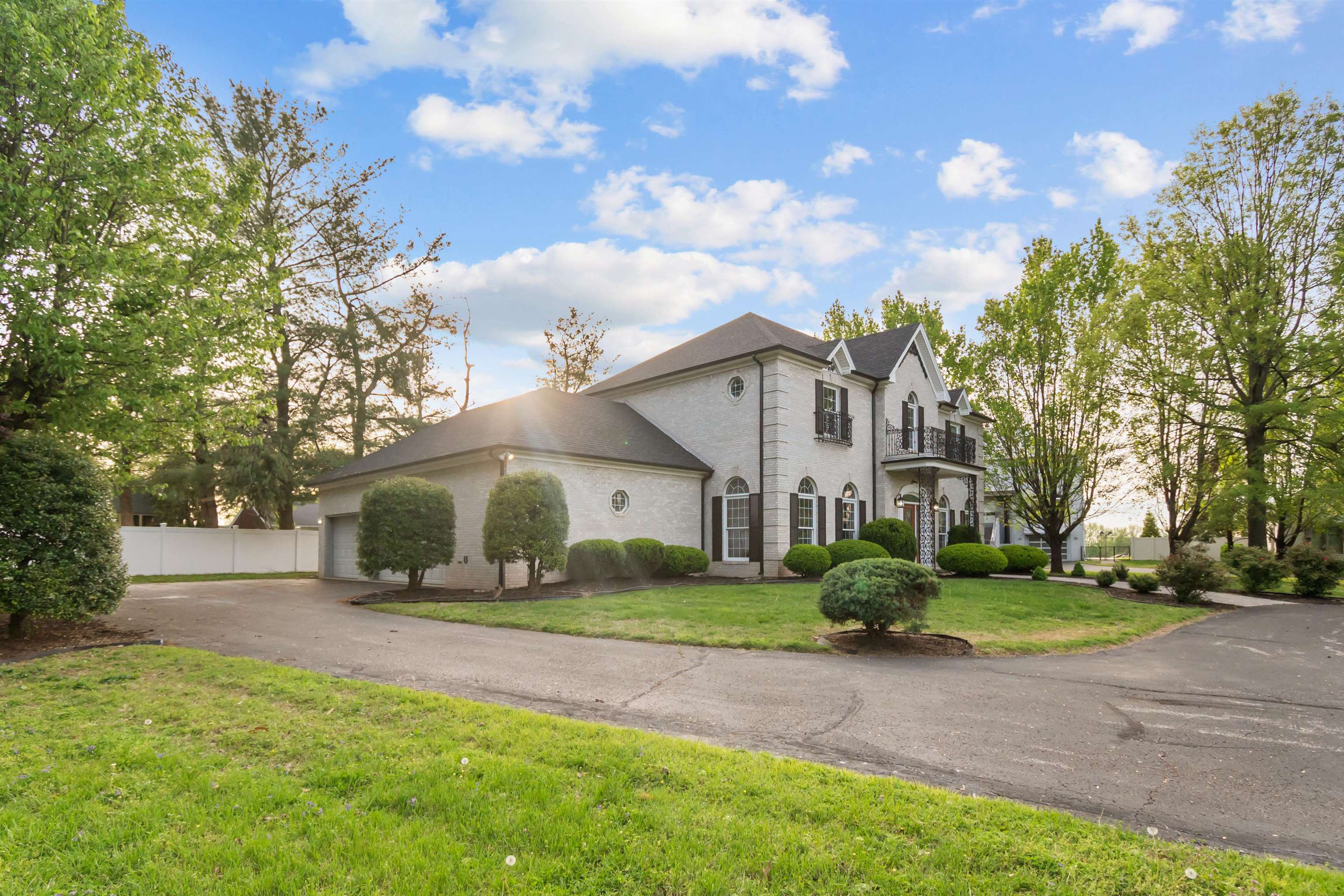 2501 Riverrun Cove, Owensboro, Kentucky 42303, 4 Bedrooms Bedrooms, ,3 BathroomsBathrooms,Single Family Residence,For Sale,Riverrun Cove,92071