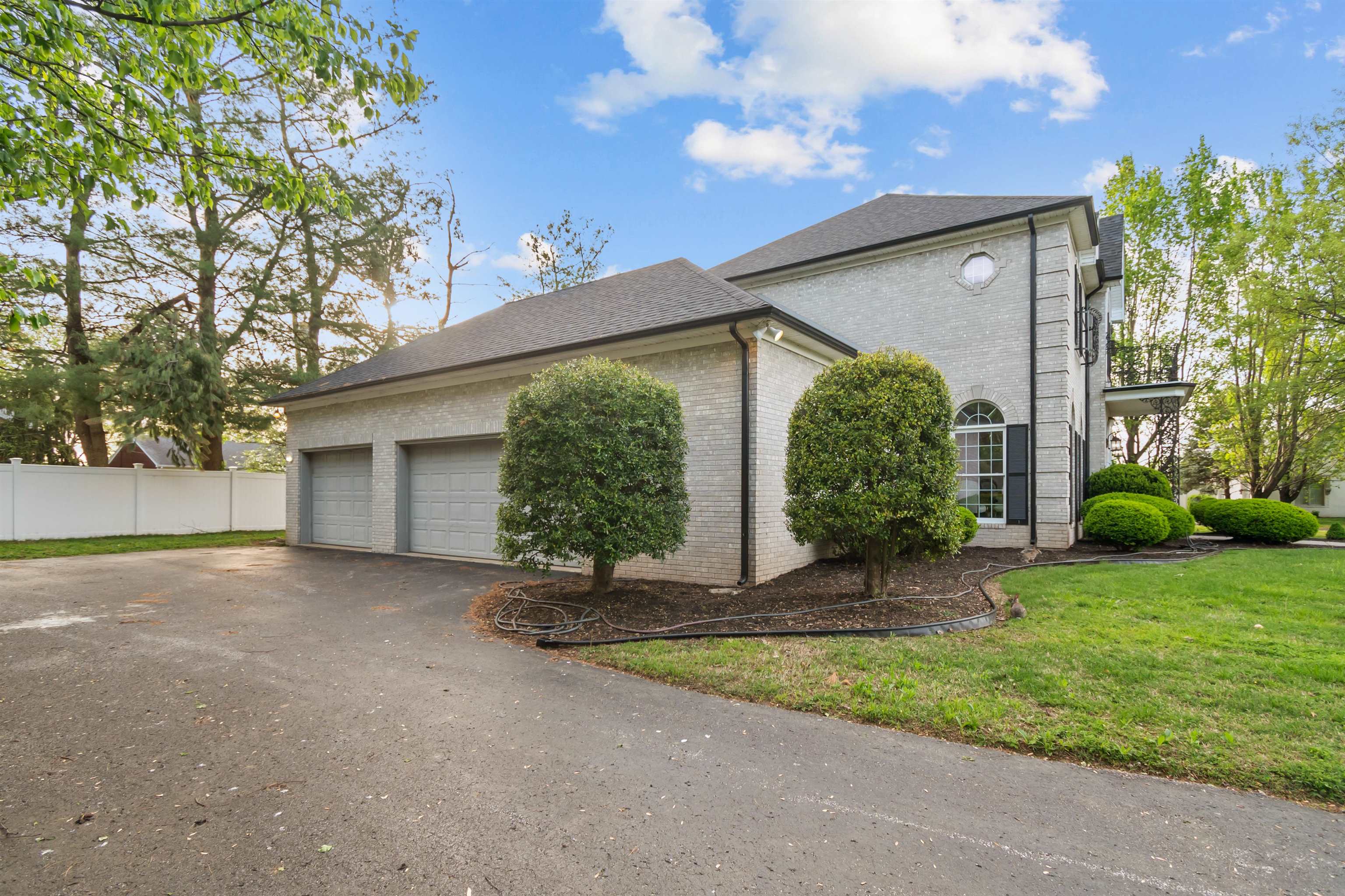 2501 Riverrun Cove, Owensboro, Kentucky 42303, 4 Bedrooms Bedrooms, ,3 BathroomsBathrooms,Single Family Residence,For Sale,Riverrun Cove,92071