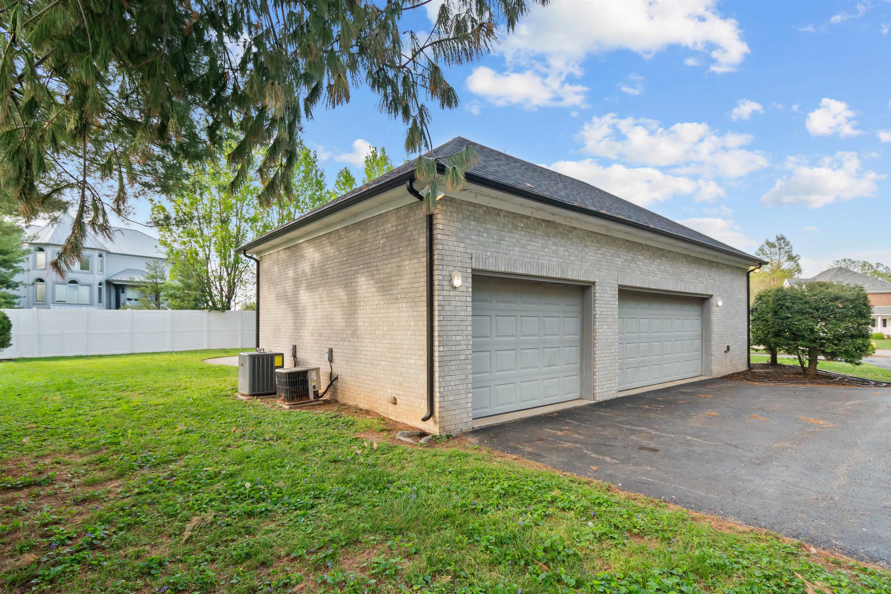 2501 Riverrun Cove, Owensboro, Kentucky 42303, 4 Bedrooms Bedrooms, ,3 BathroomsBathrooms,Single Family Residence,For Sale,Riverrun Cove,92071