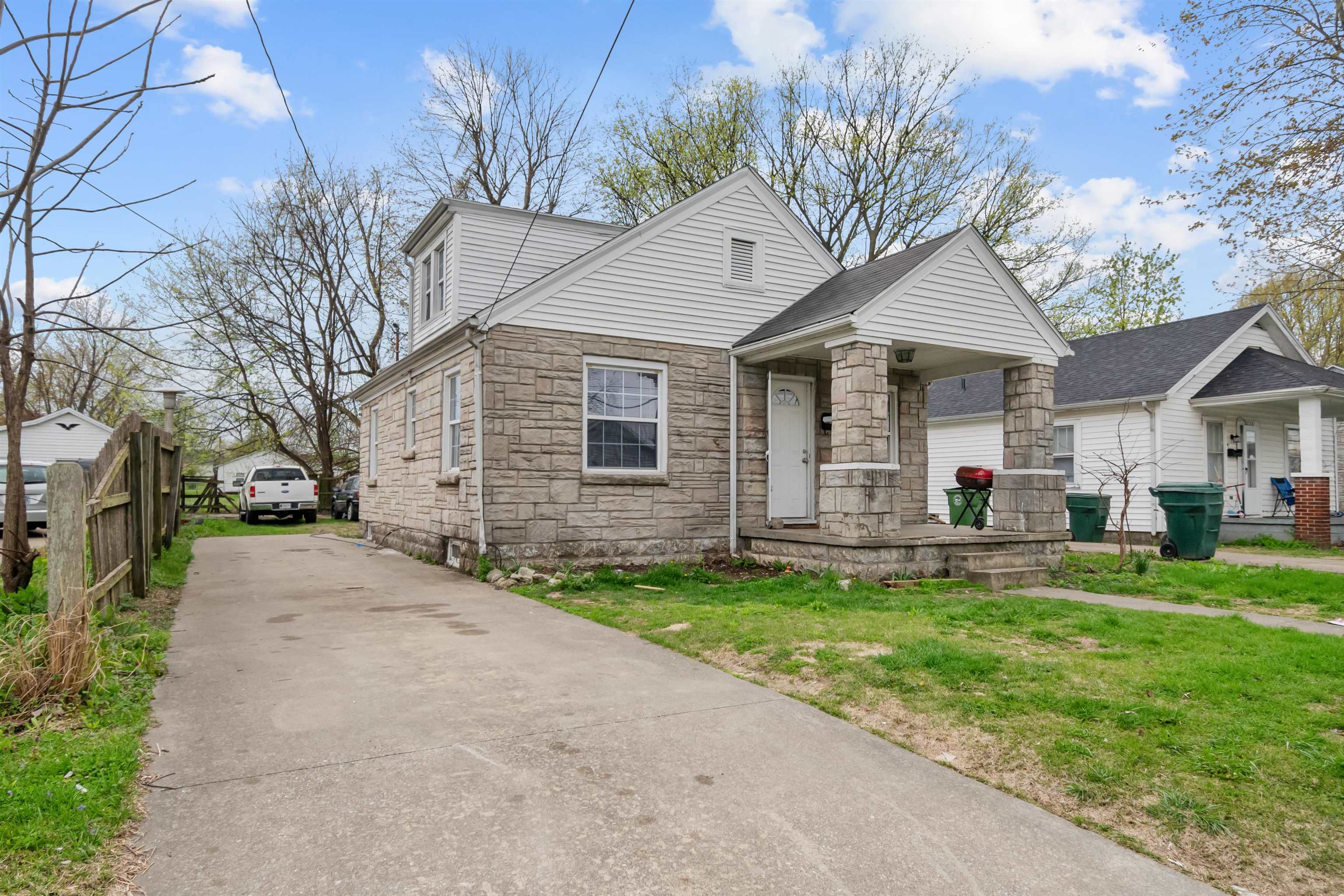 1728 Ohio Street, Owensboro, Kentucky 42301, 4 Bedrooms Bedrooms, ,1 BathroomBathrooms,Single Family Residence,For Sale,Ohio Street,92072