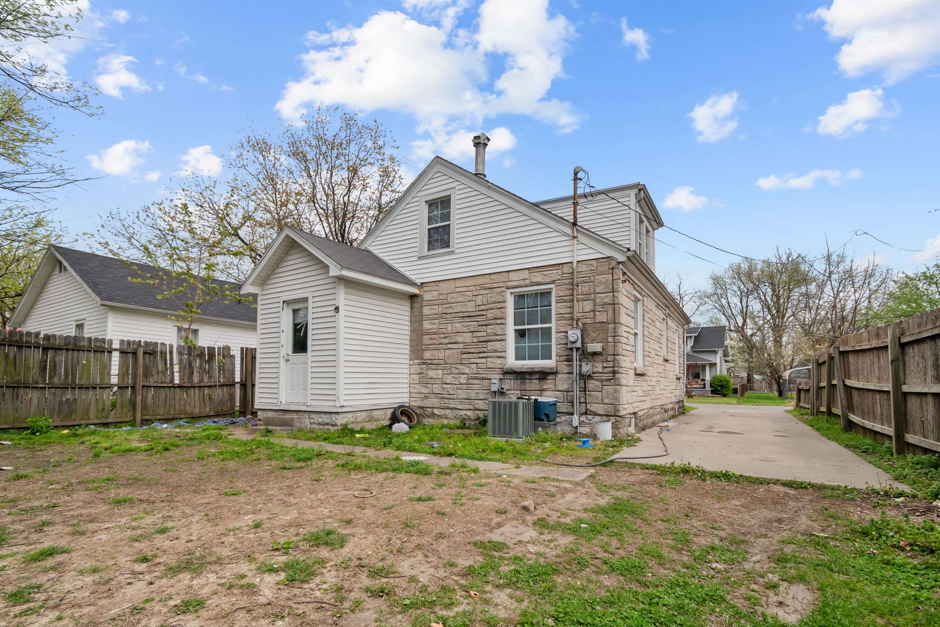 1728 Ohio Street, Owensboro, Kentucky 42301, 4 Bedrooms Bedrooms, ,1 BathroomBathrooms,Single Family Residence,For Sale,Ohio Street,92072