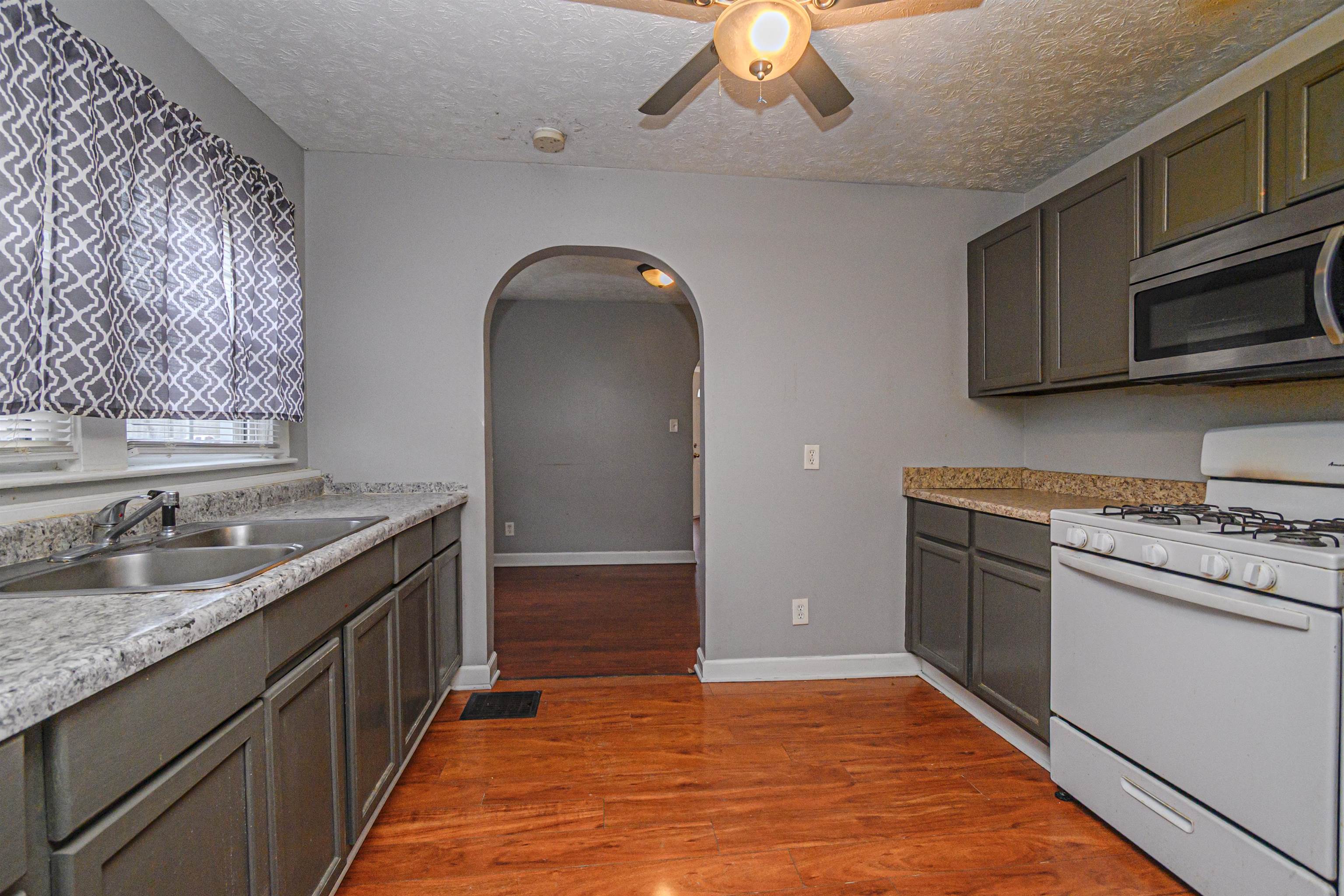 1728 Ohio Street, Owensboro, Kentucky 42301, 2 Bedrooms Bedrooms, ,1 BathroomBathrooms,Single Family Residence,For Sale,Ohio Street,92072