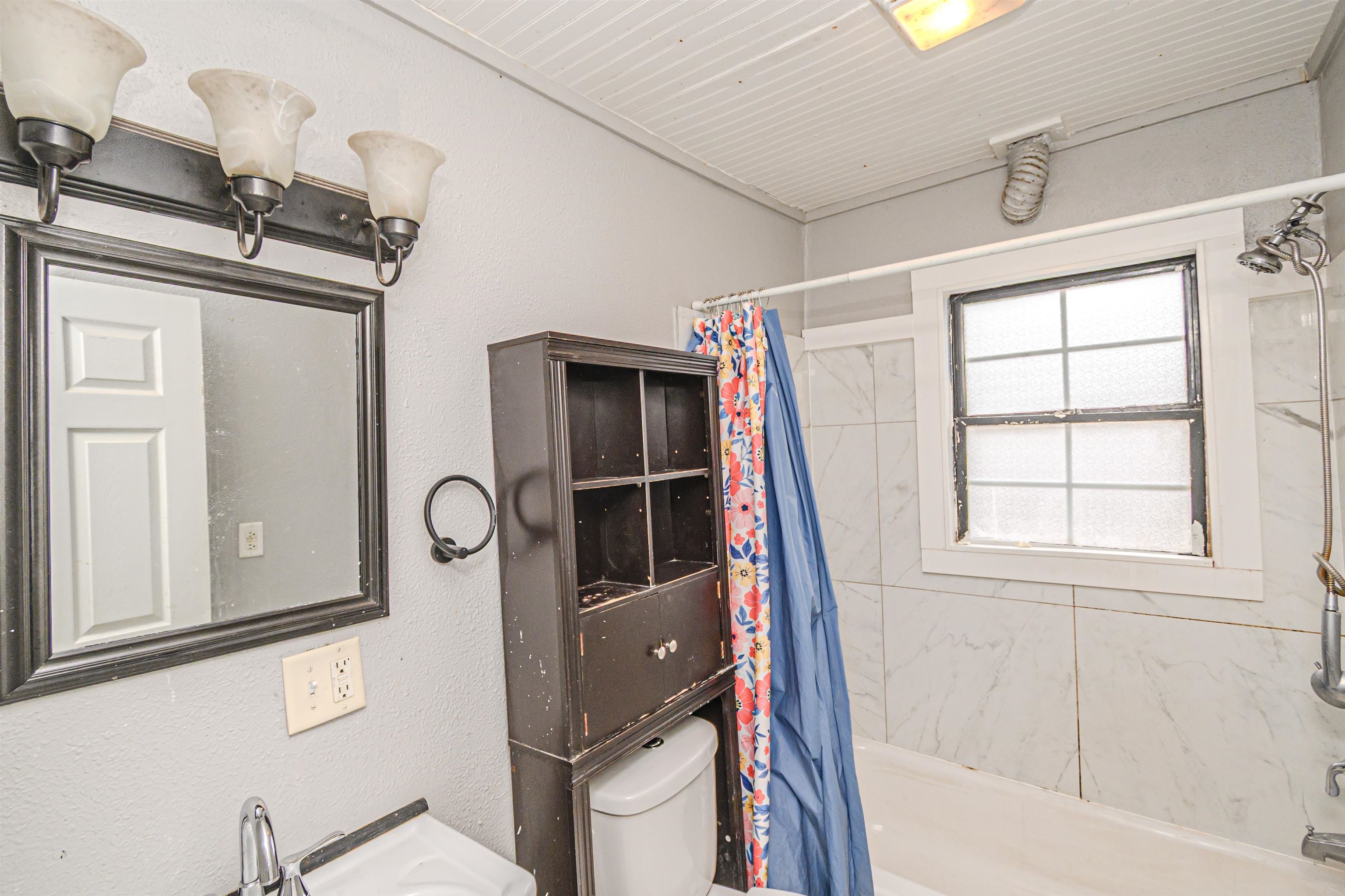 1728 Ohio Street, Owensboro, Kentucky 42301, 2 Bedrooms Bedrooms, ,1 BathroomBathrooms,Single Family Residence,For Sale,Ohio Street,92072