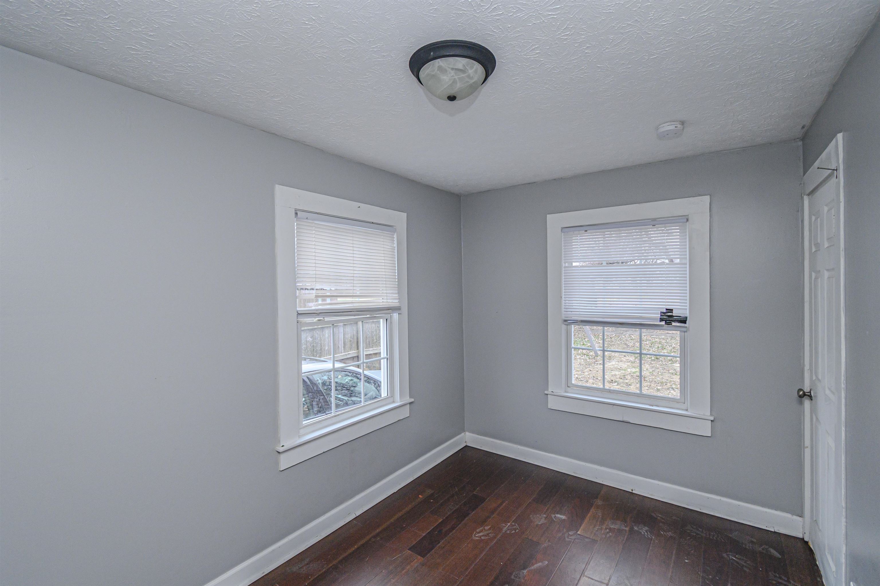 1728 Ohio Street, Owensboro, Kentucky 42301, 2 Bedrooms Bedrooms, ,1 BathroomBathrooms,Single Family Residence,For Sale,Ohio Street,92072