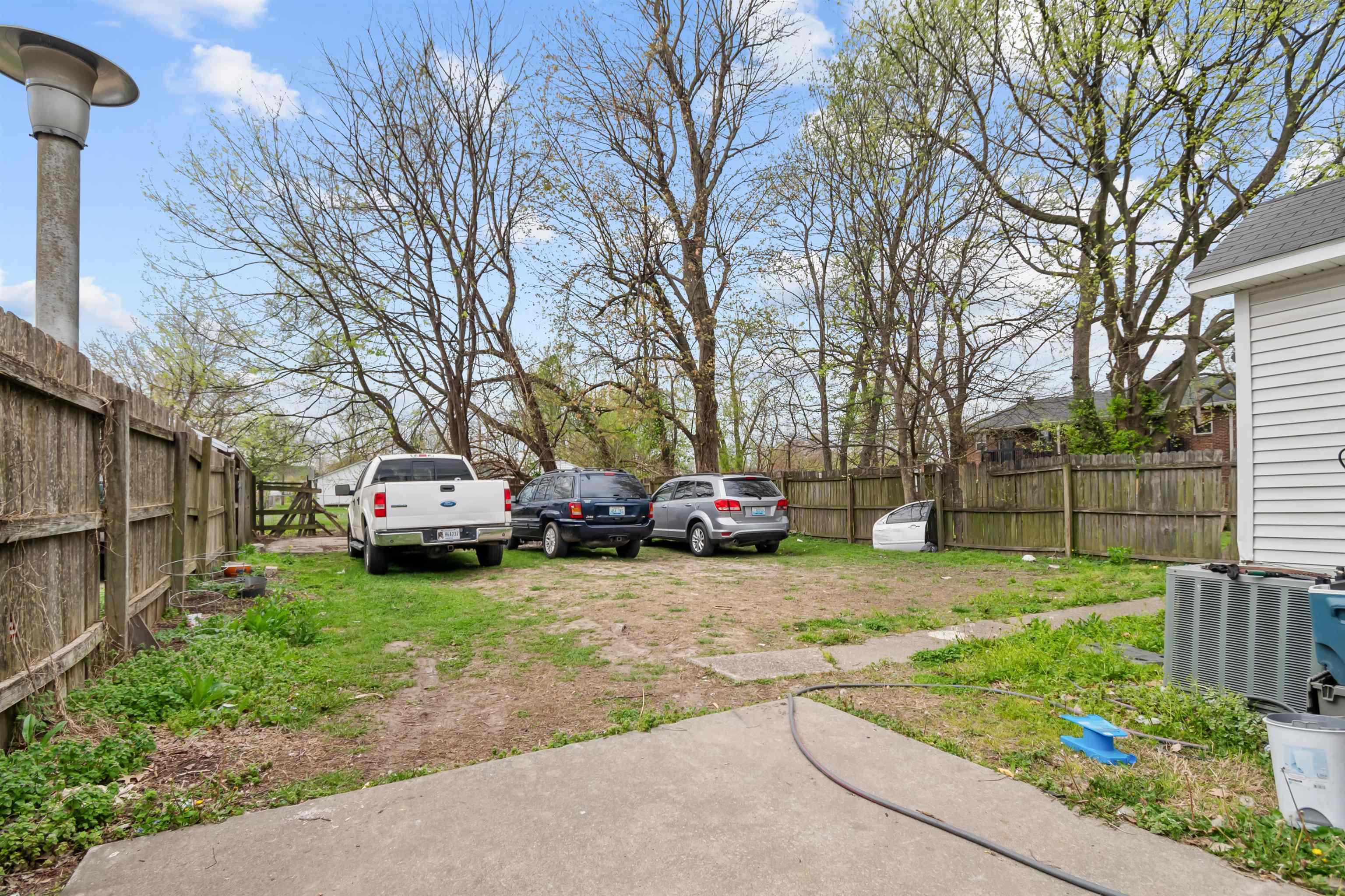 1728 Ohio Street, Owensboro, Kentucky 42301, 4 Bedrooms Bedrooms, ,1 BathroomBathrooms,Single Family Residence,For Sale,Ohio Street,92072