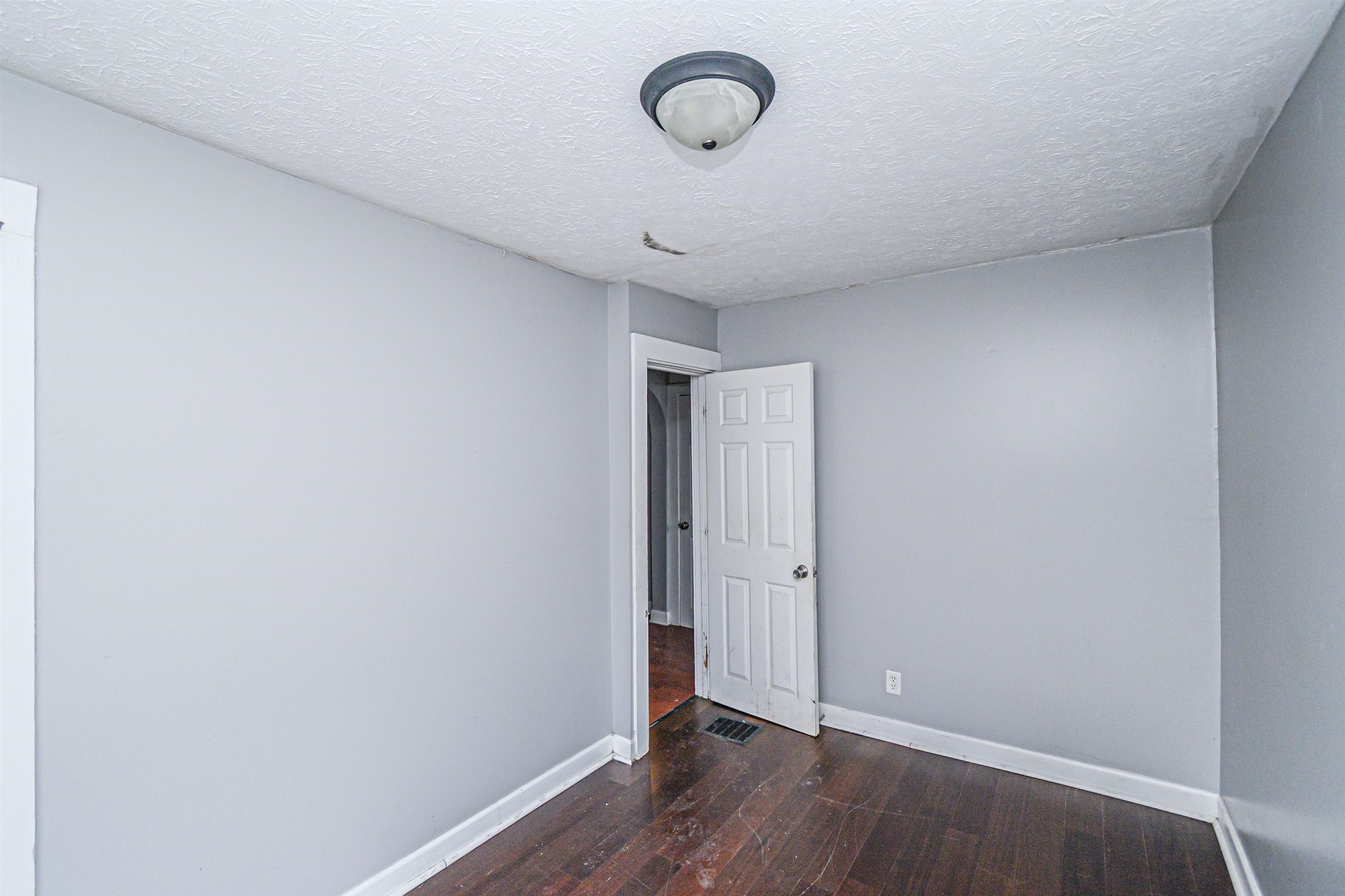 1728 Ohio Street, Owensboro, Kentucky 42301, 2 Bedrooms Bedrooms, ,1 BathroomBathrooms,Single Family Residence,For Sale,Ohio Street,92072