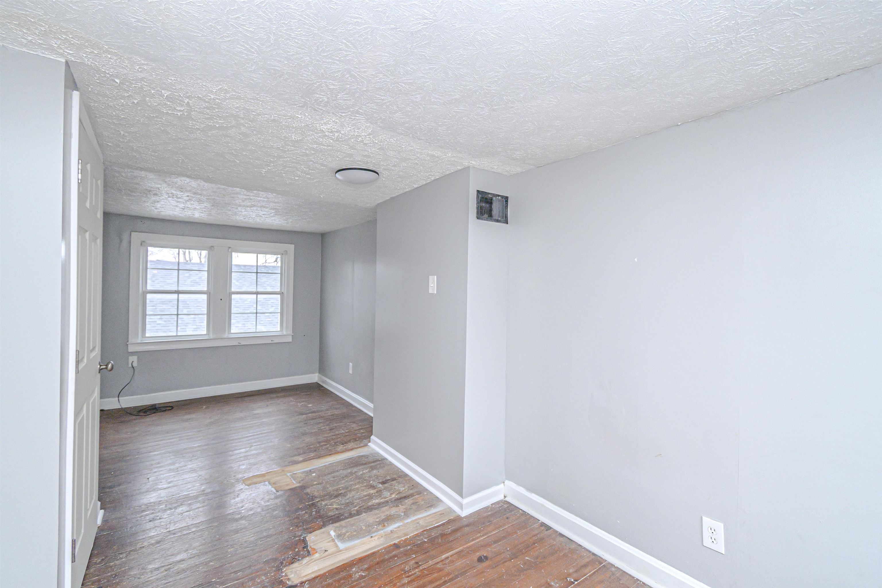 1728 Ohio Street, Owensboro, Kentucky 42301, 2 Bedrooms Bedrooms, ,1 BathroomBathrooms,Single Family Residence,For Sale,Ohio Street,92072