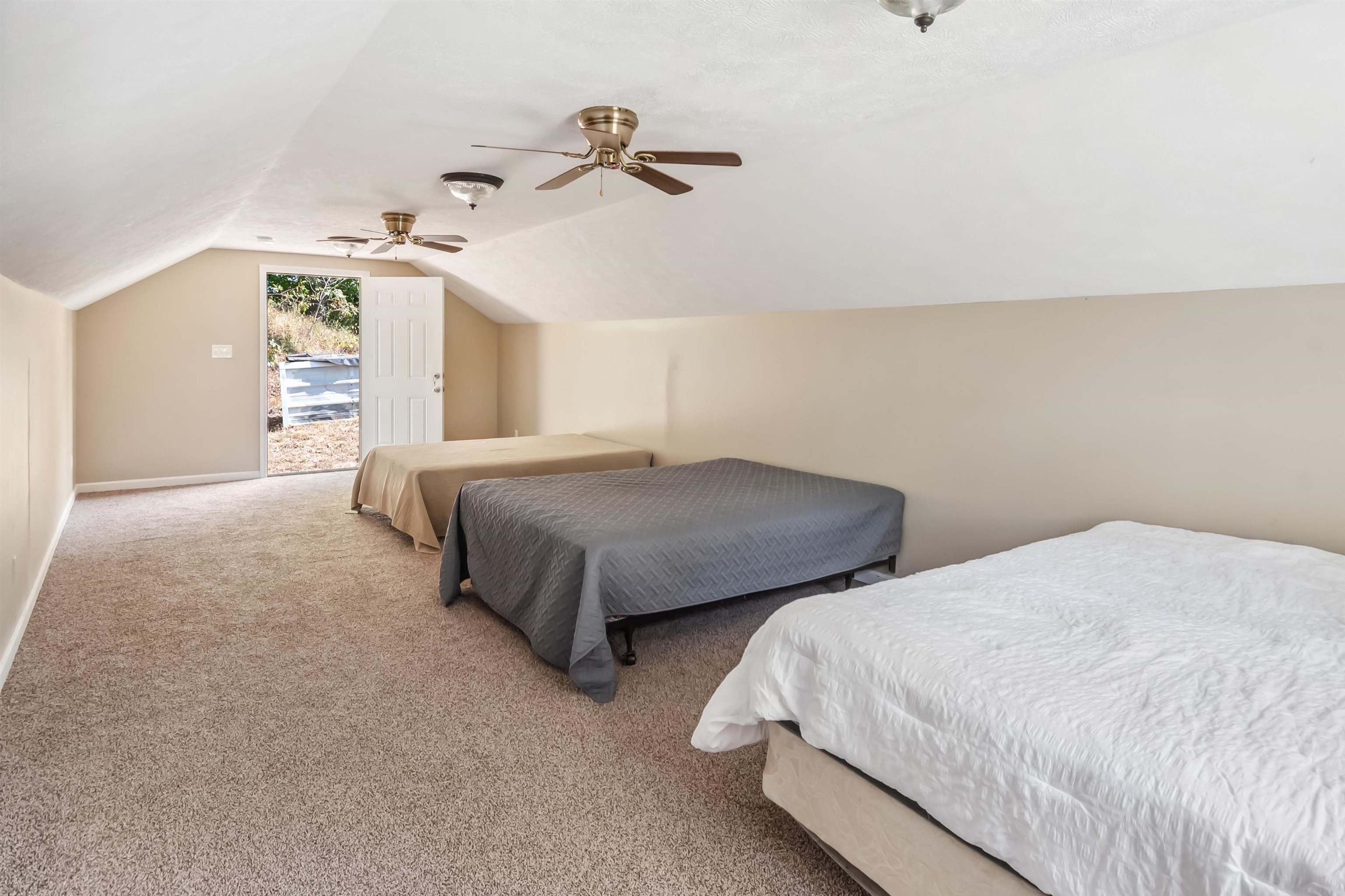 1895 Johnny Frank Rd, Leitchfield, Kentucky 42754, 3 Bedrooms Bedrooms, ,3 BathroomsBathrooms,Single Family Residence,For Sale,Johnny Frank Rd,92073