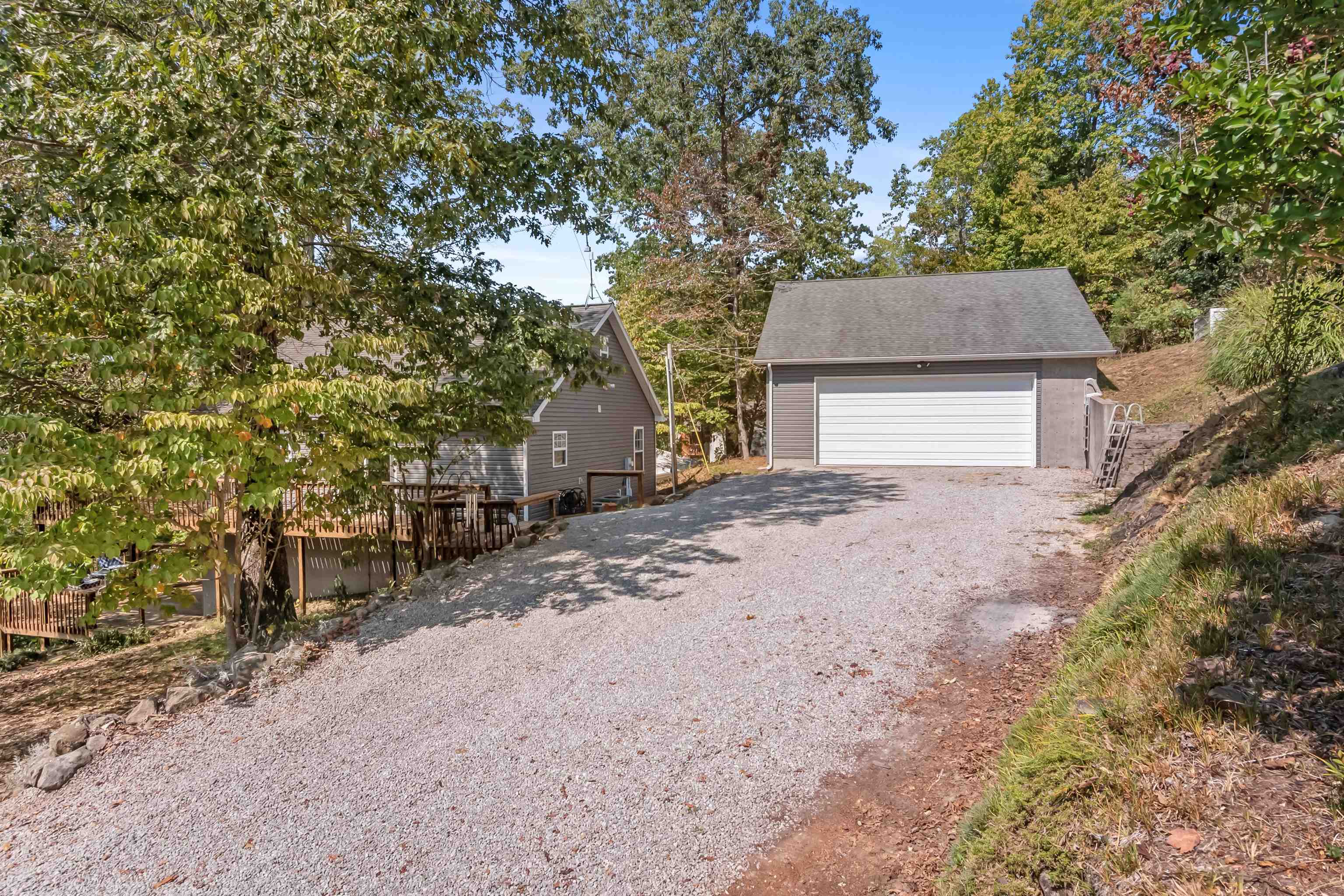 1895 Johnny Frank Rd, Leitchfield, Kentucky 42754, 3 Bedrooms Bedrooms, ,3 BathroomsBathrooms,Single Family Residence,For Sale,Johnny Frank Rd,92073
