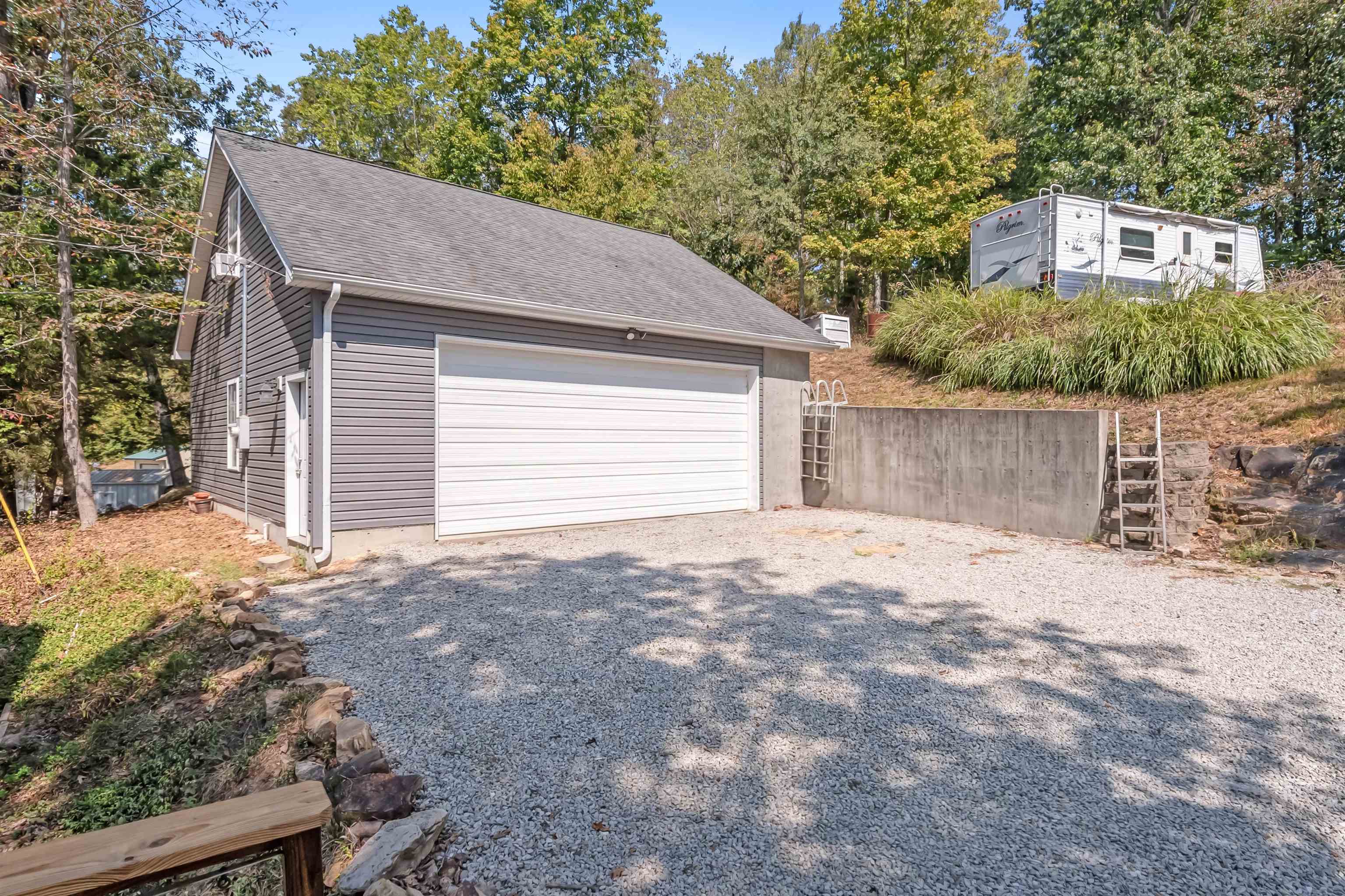 1895 Johnny Frank Rd, Leitchfield, Kentucky 42754, 3 Bedrooms Bedrooms, ,3 BathroomsBathrooms,Single Family Residence,For Sale,Johnny Frank Rd,92073