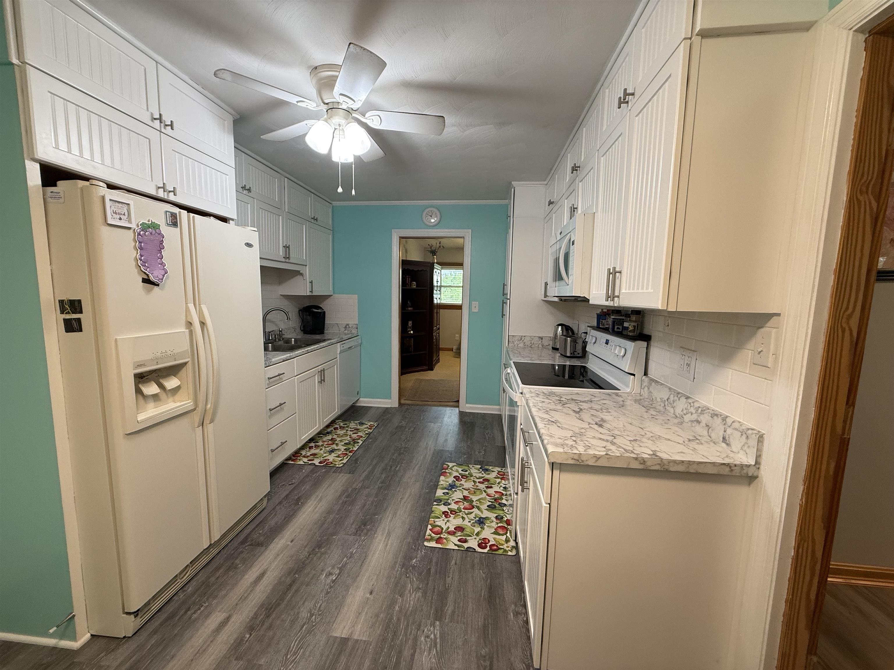 1611 Antler Avenue, Owensboro, Kentucky 42303, 3 Bedrooms Bedrooms, ,2 BathroomsBathrooms,Single Family Residence,For Sale,Antler Avenue,92075